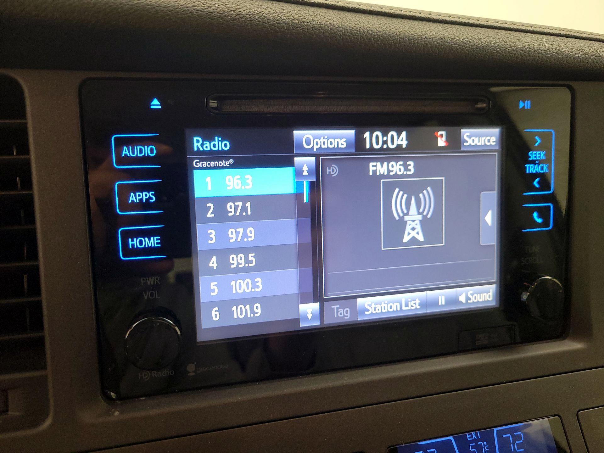 Thumbnail: 2015 Toyota Sienna - 15