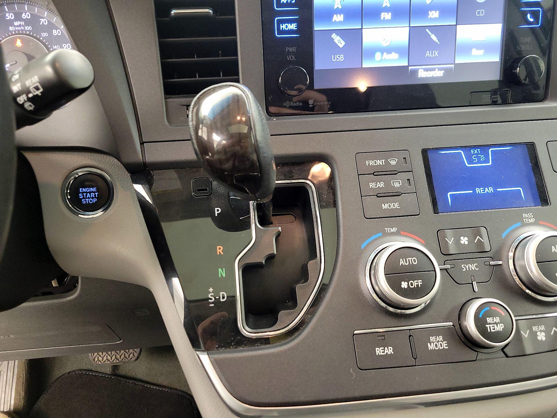 Thumbnail: 2015 Toyota Sienna - 17