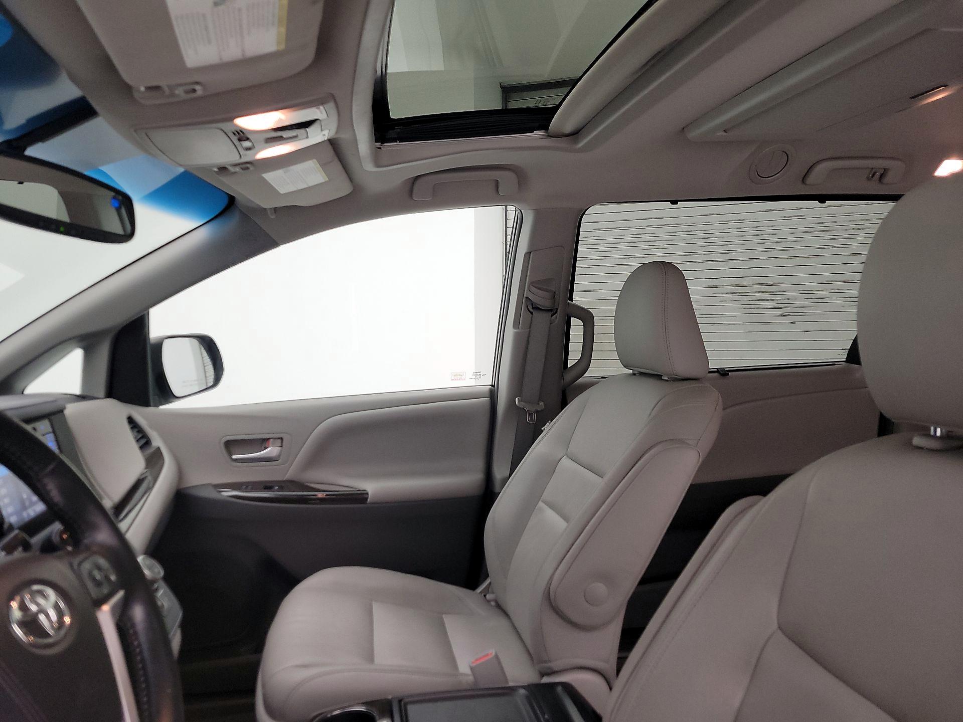 Thumbnail: 2015 Toyota Sienna - 18