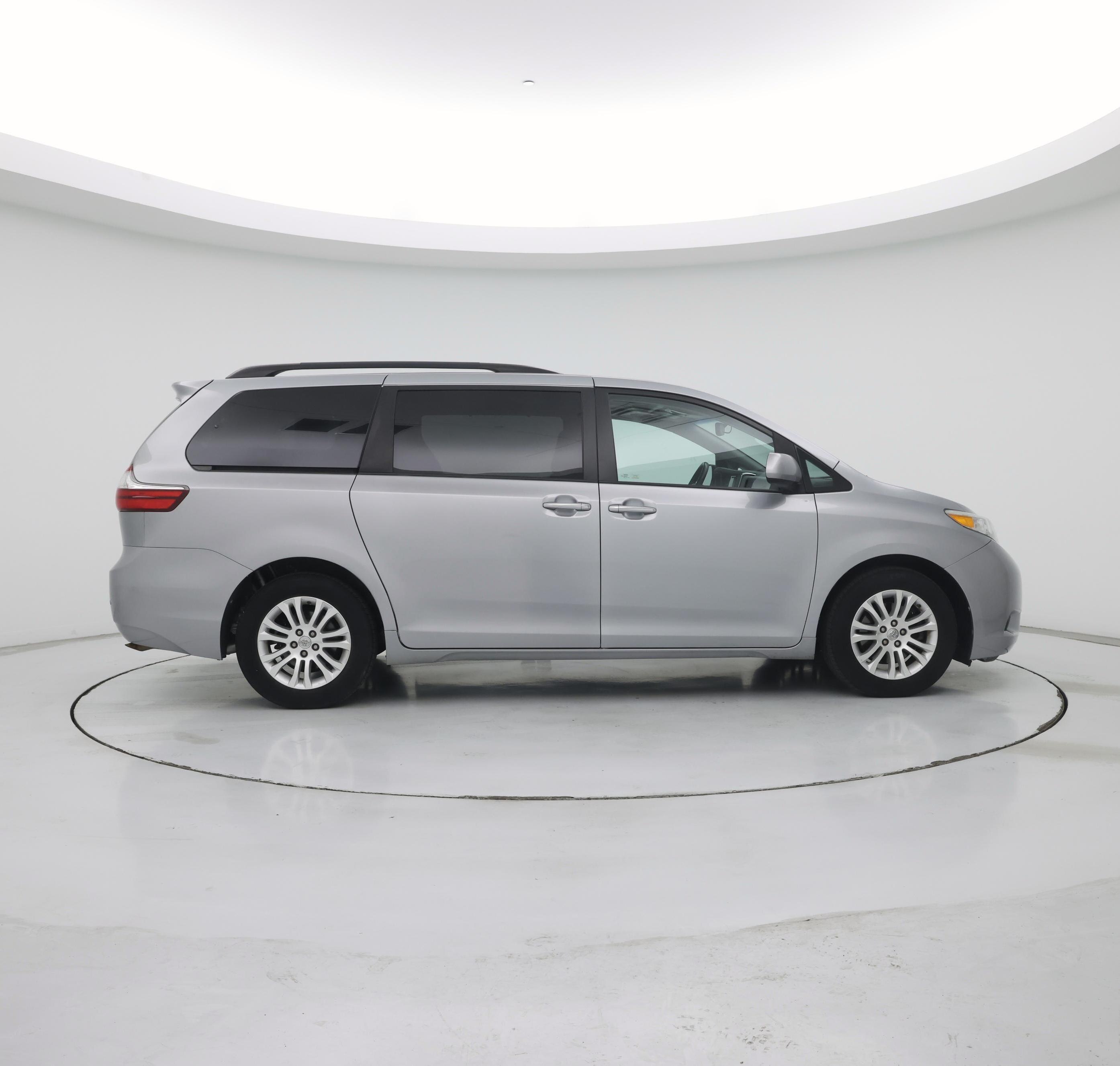 Thumbnail: 2015 Toyota Sienna - 7