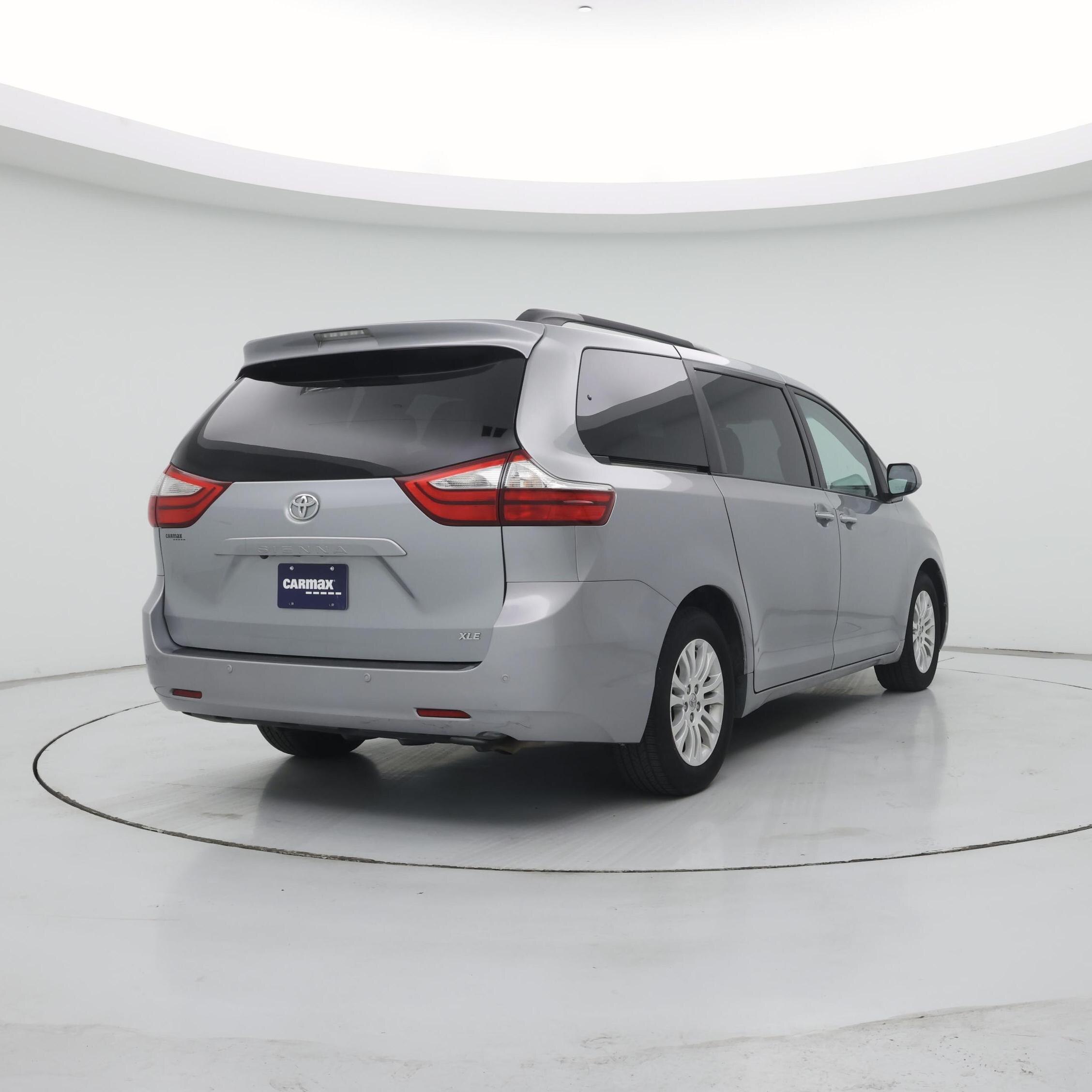 Thumbnail: 2015 Toyota Sienna - 8