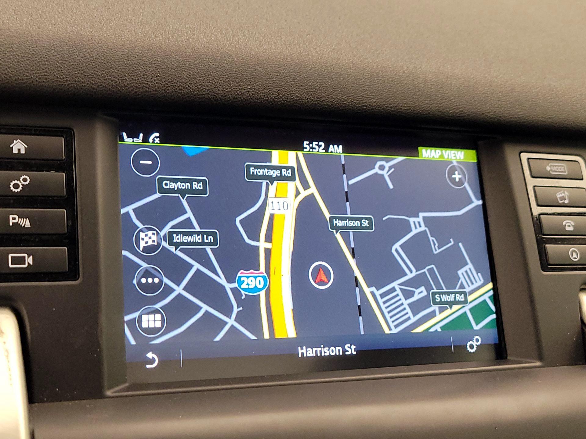 Thumbnail: 2018 Land Rover Discovery Sport - 14