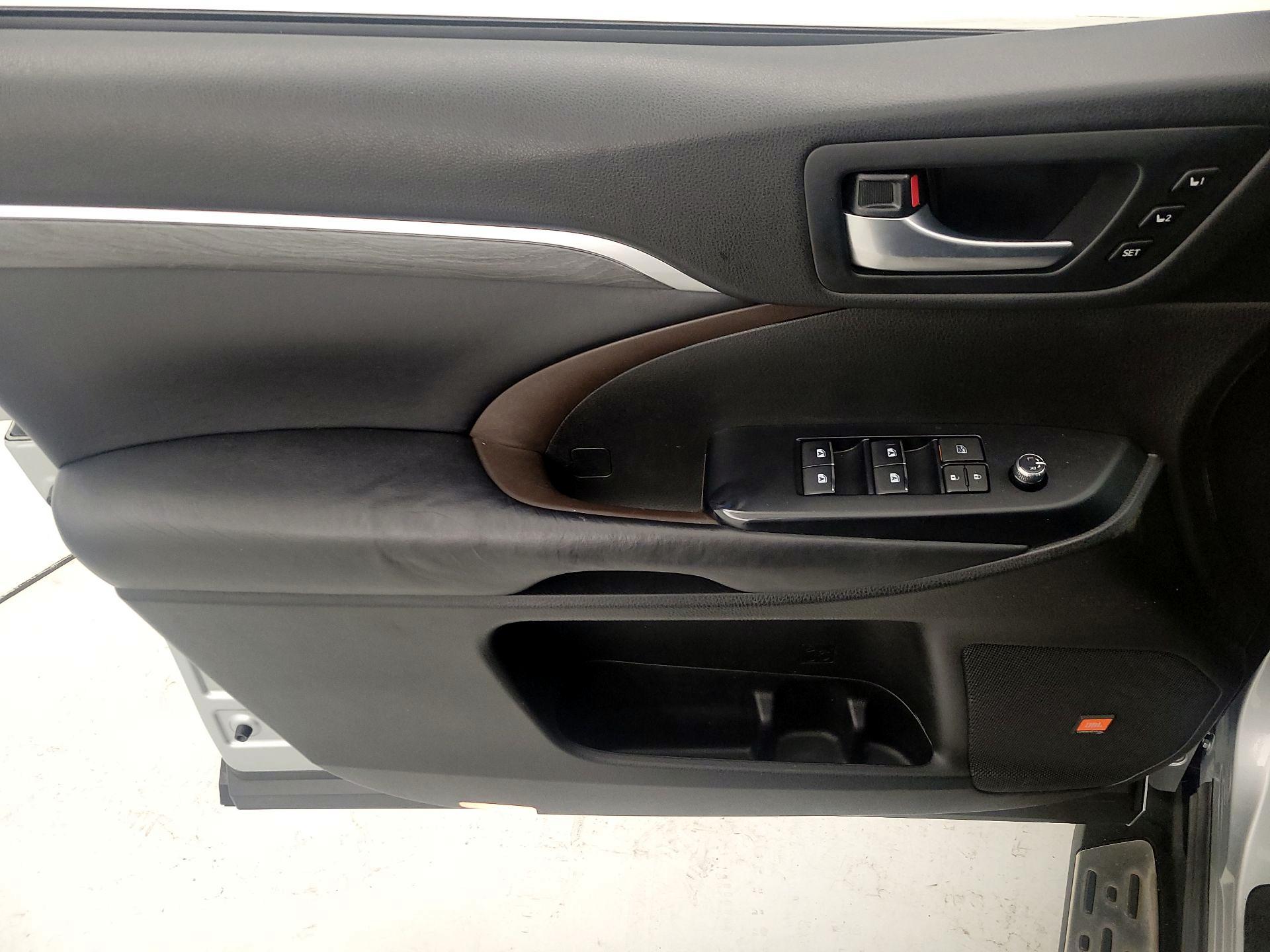 Thumbnail: 2018 Toyota Highlander - 12