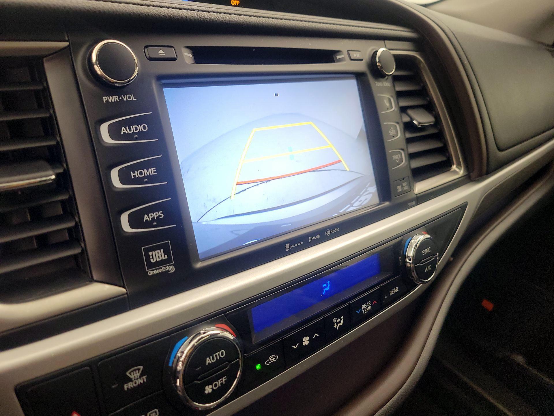 Thumbnail: 2018 Toyota Highlander - 15