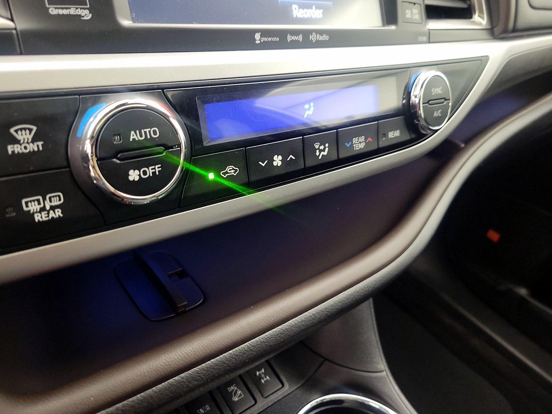 Thumbnail: 2018 Toyota Highlander - 17