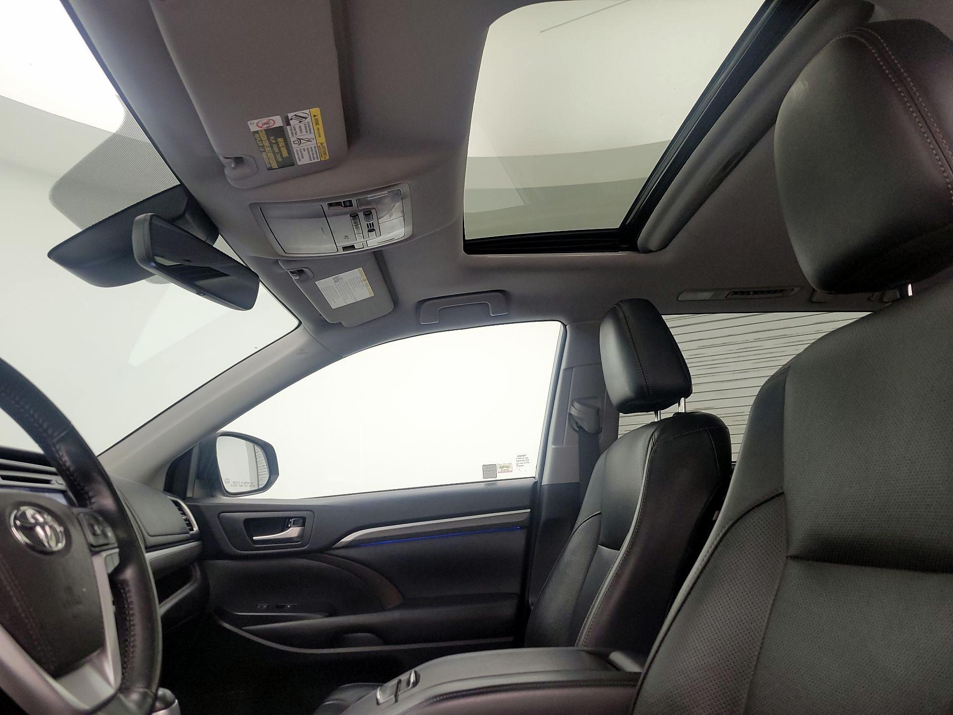 Thumbnail: 2018 Toyota Highlander - 20