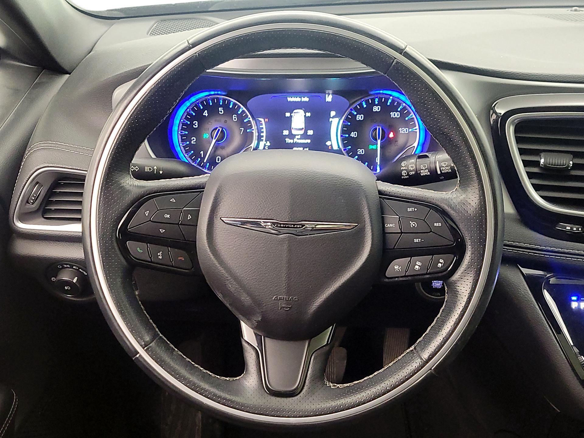 Thumbnail: 2018 Chrysler Pacifica - 10