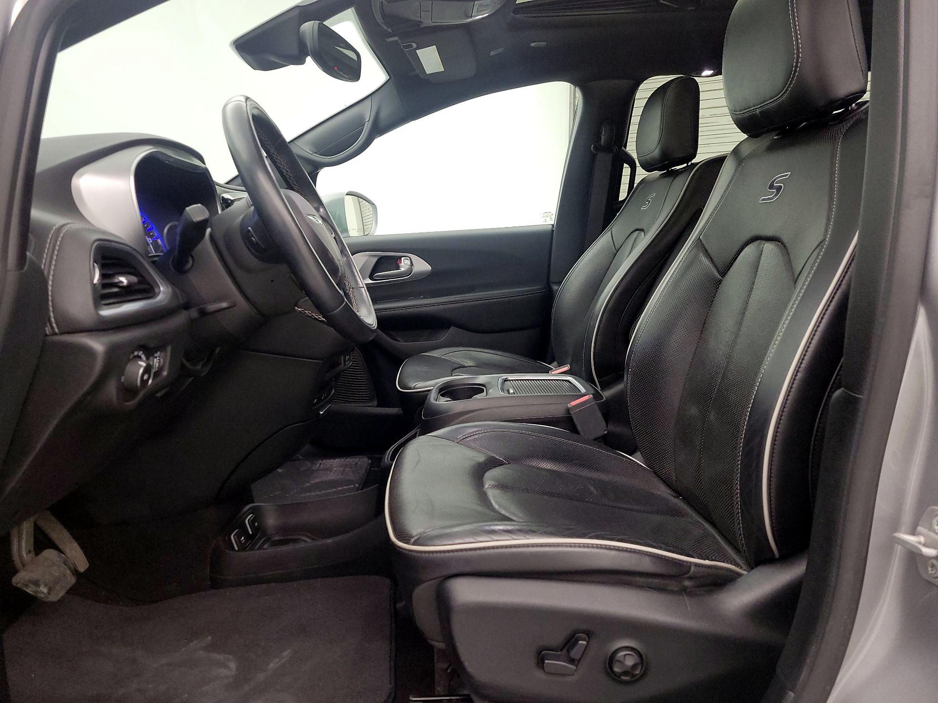 Thumbnail: 2018 Chrysler Pacifica - 11