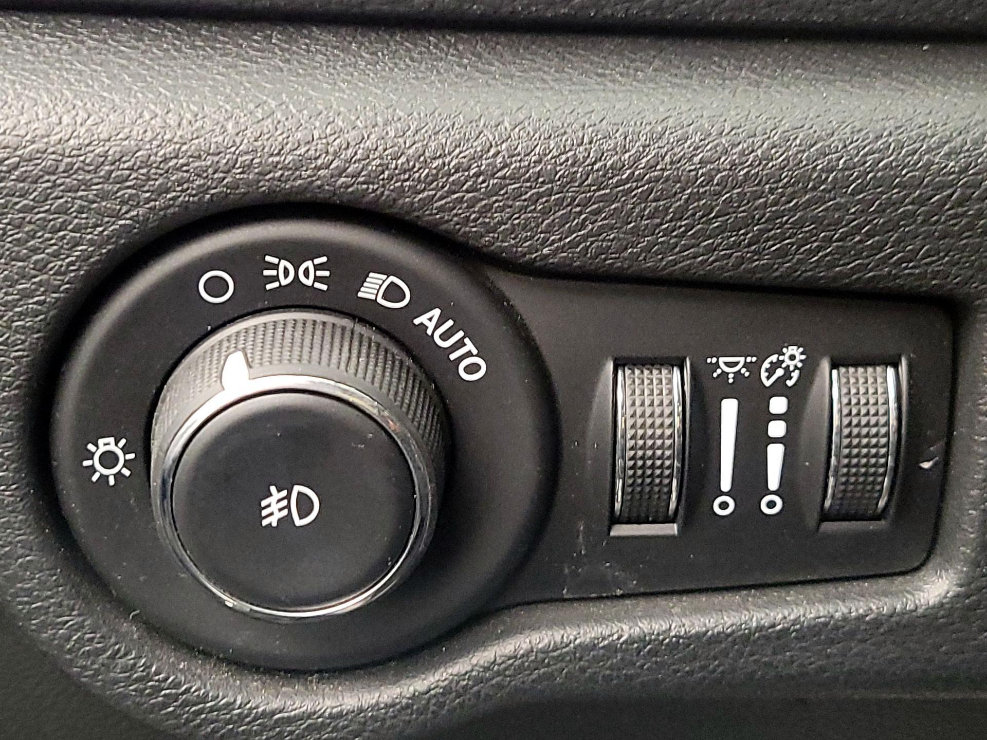 Thumbnail: 2018 Chrysler Pacifica - 13