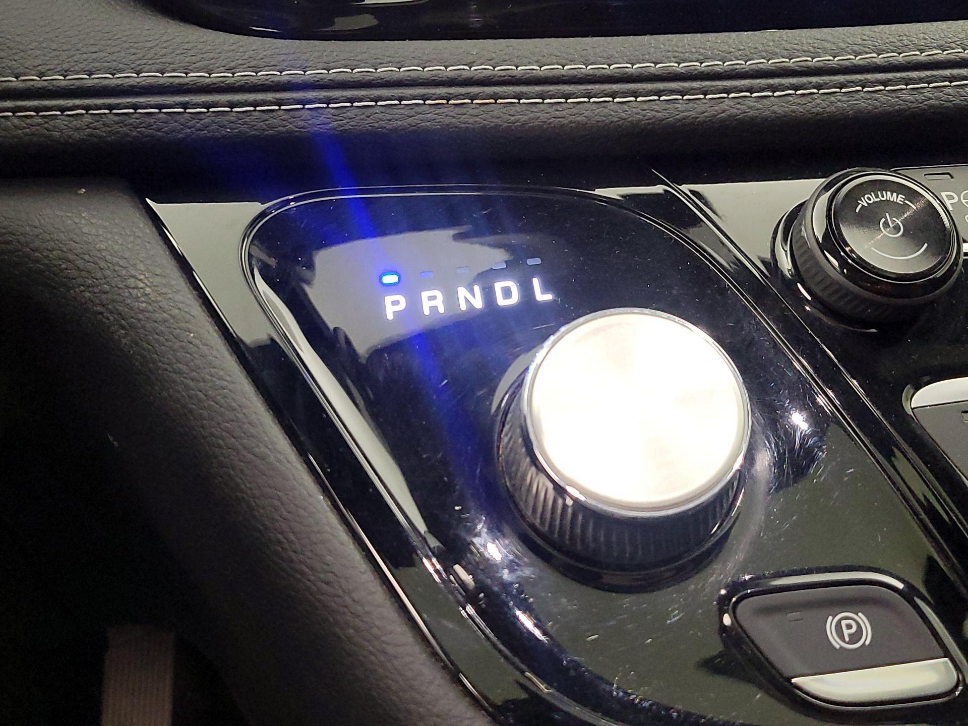 Thumbnail: 2018 Chrysler Pacifica - 18