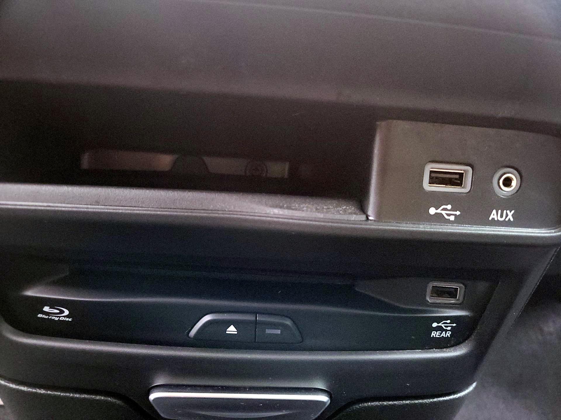 Thumbnail: 2018 Chrysler Pacifica - 19