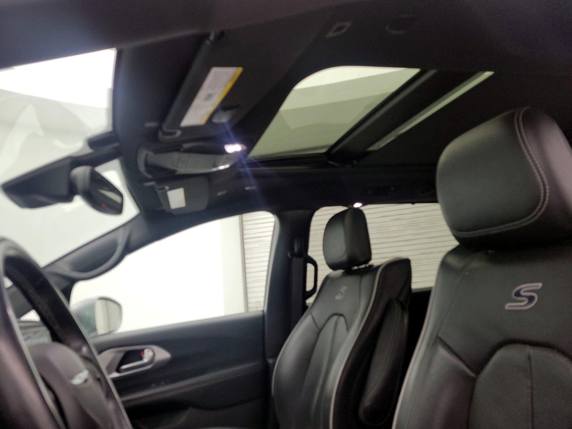 Thumbnail: 2018 Chrysler Pacifica - 20