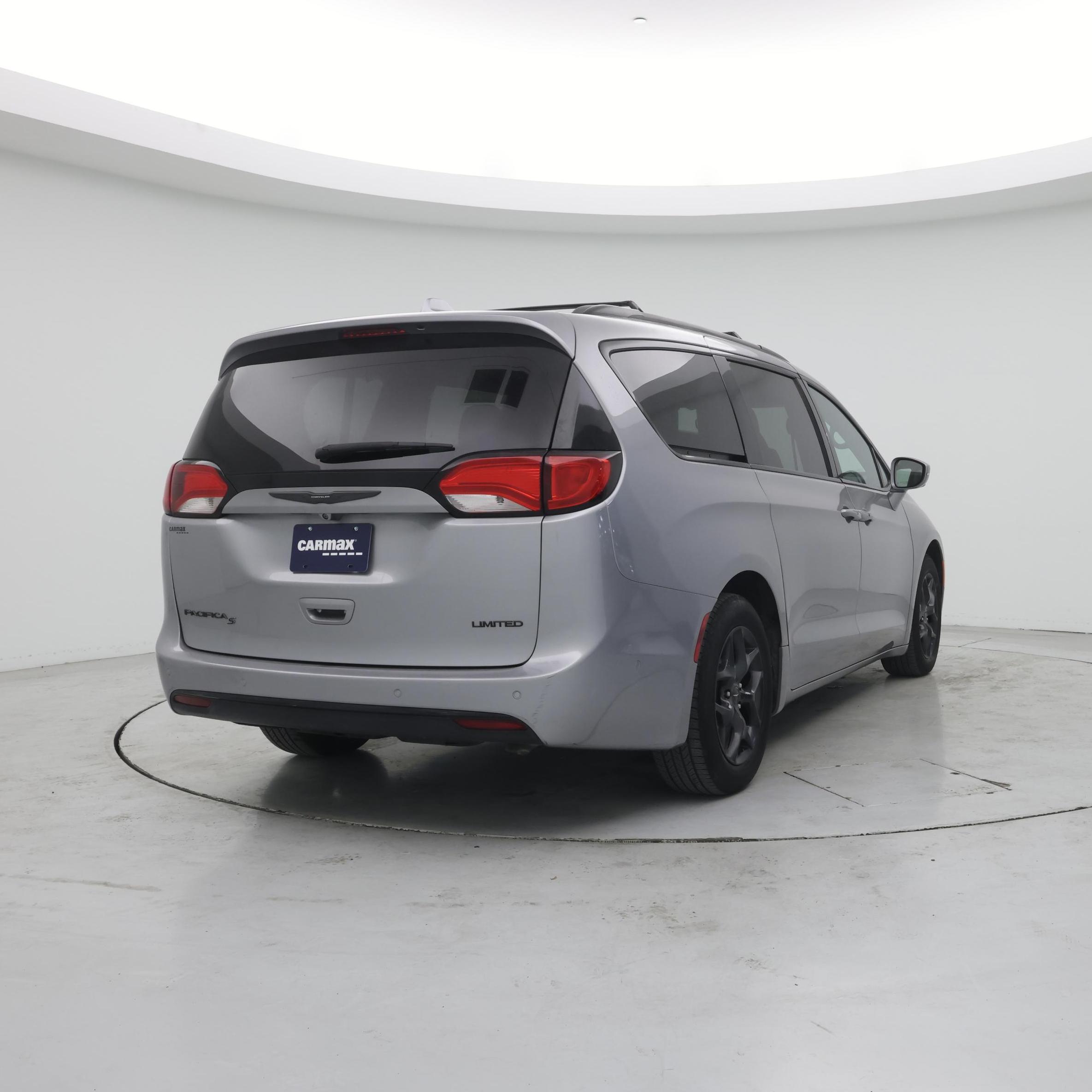 Thumbnail: 2018 Chrysler Pacifica - 8