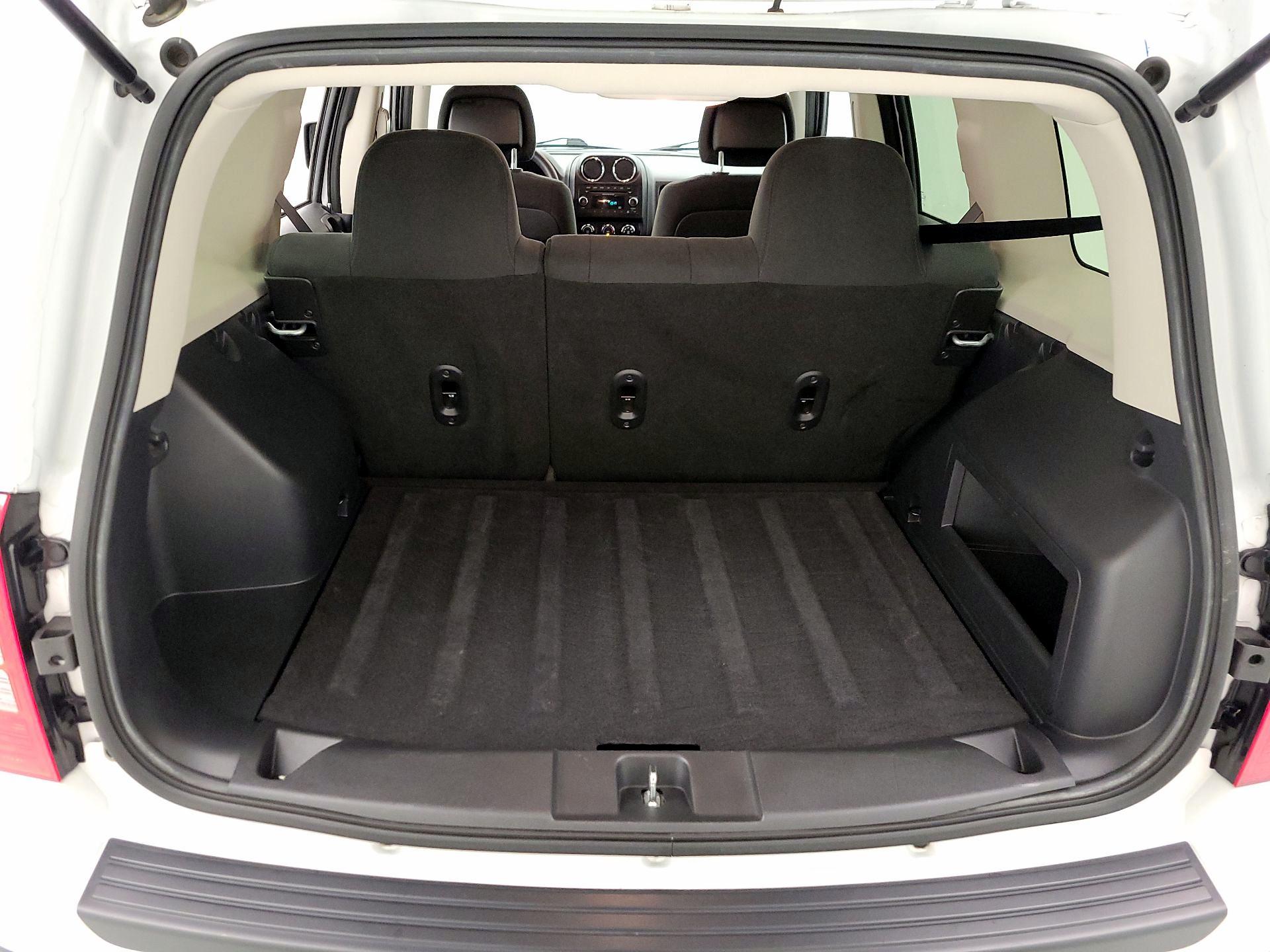 Thumbnail: 2015 Jeep Patriot - 17