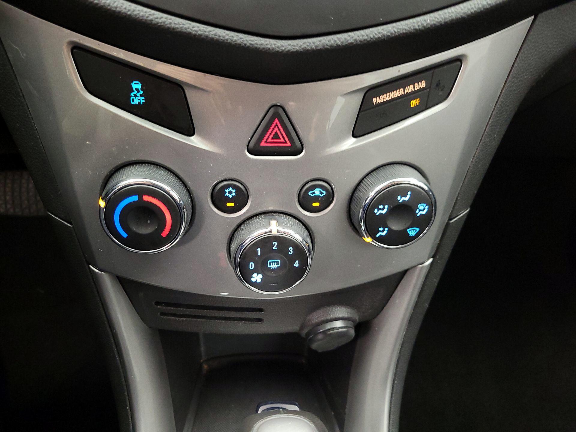 Thumbnail: 2015 Chevrolet Trax - 16