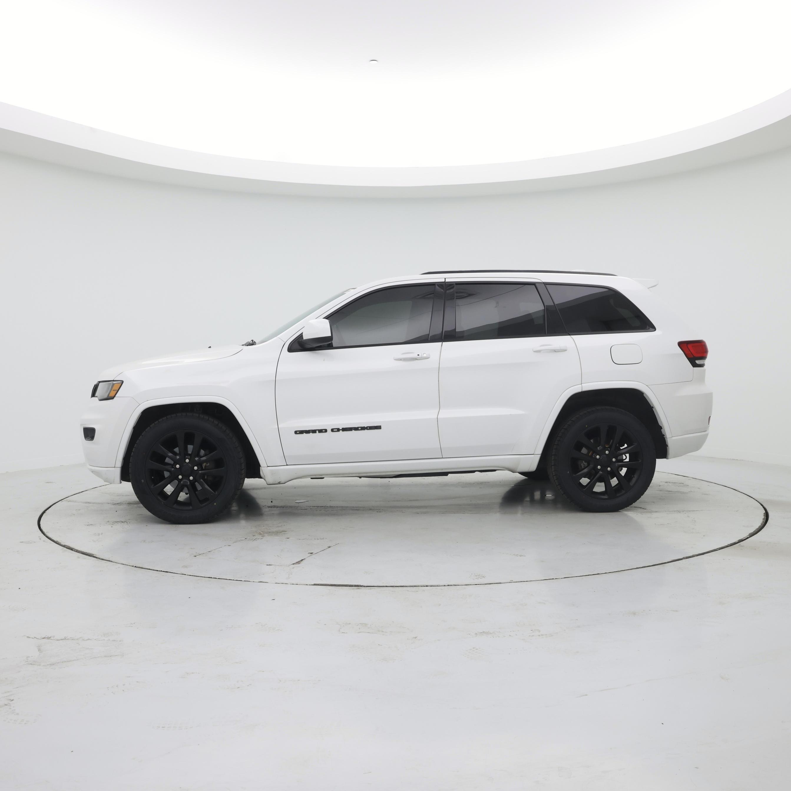 Thumbnail: 2017 Jeep Grand Cherokee - 3