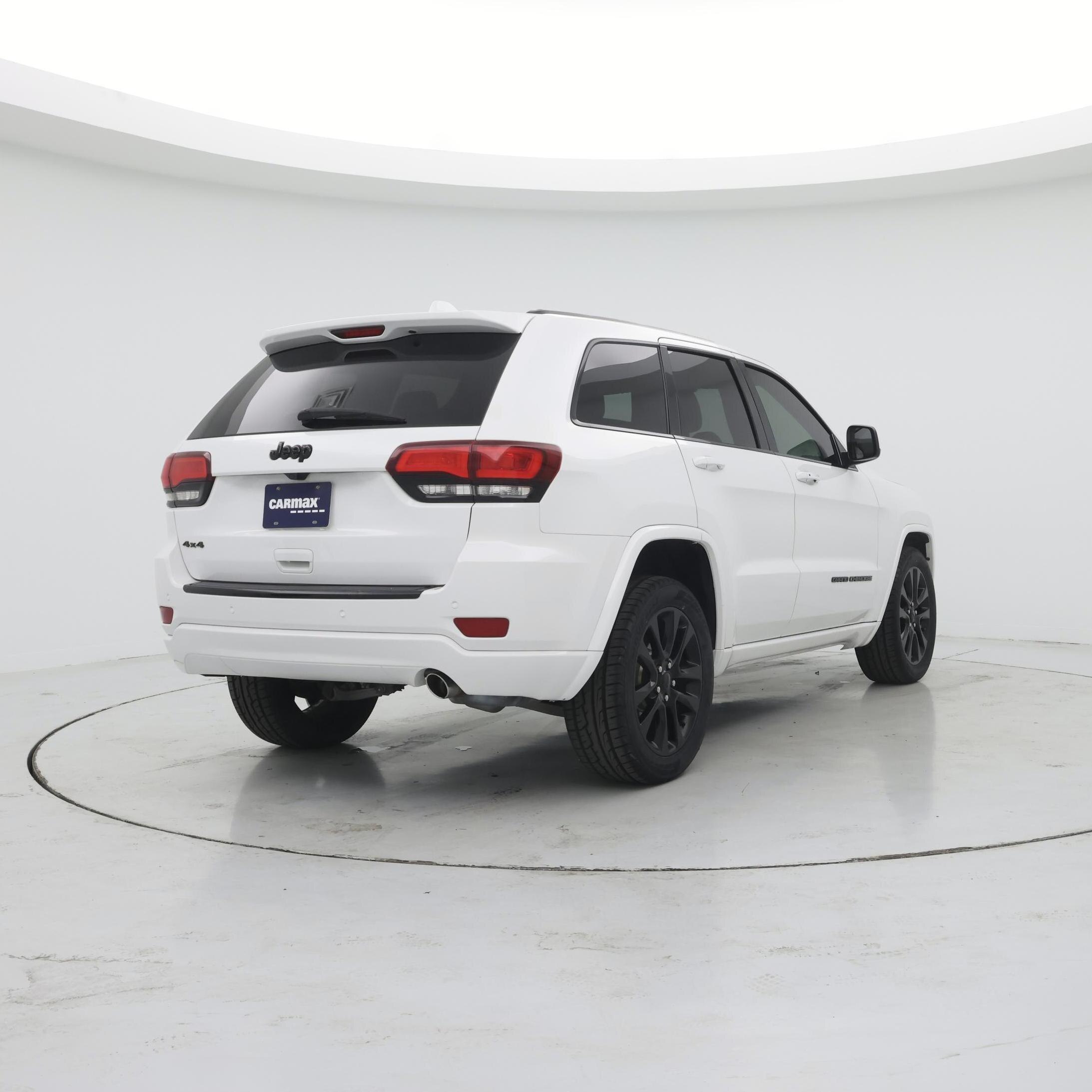 Thumbnail: 2017 Jeep Grand Cherokee - 8