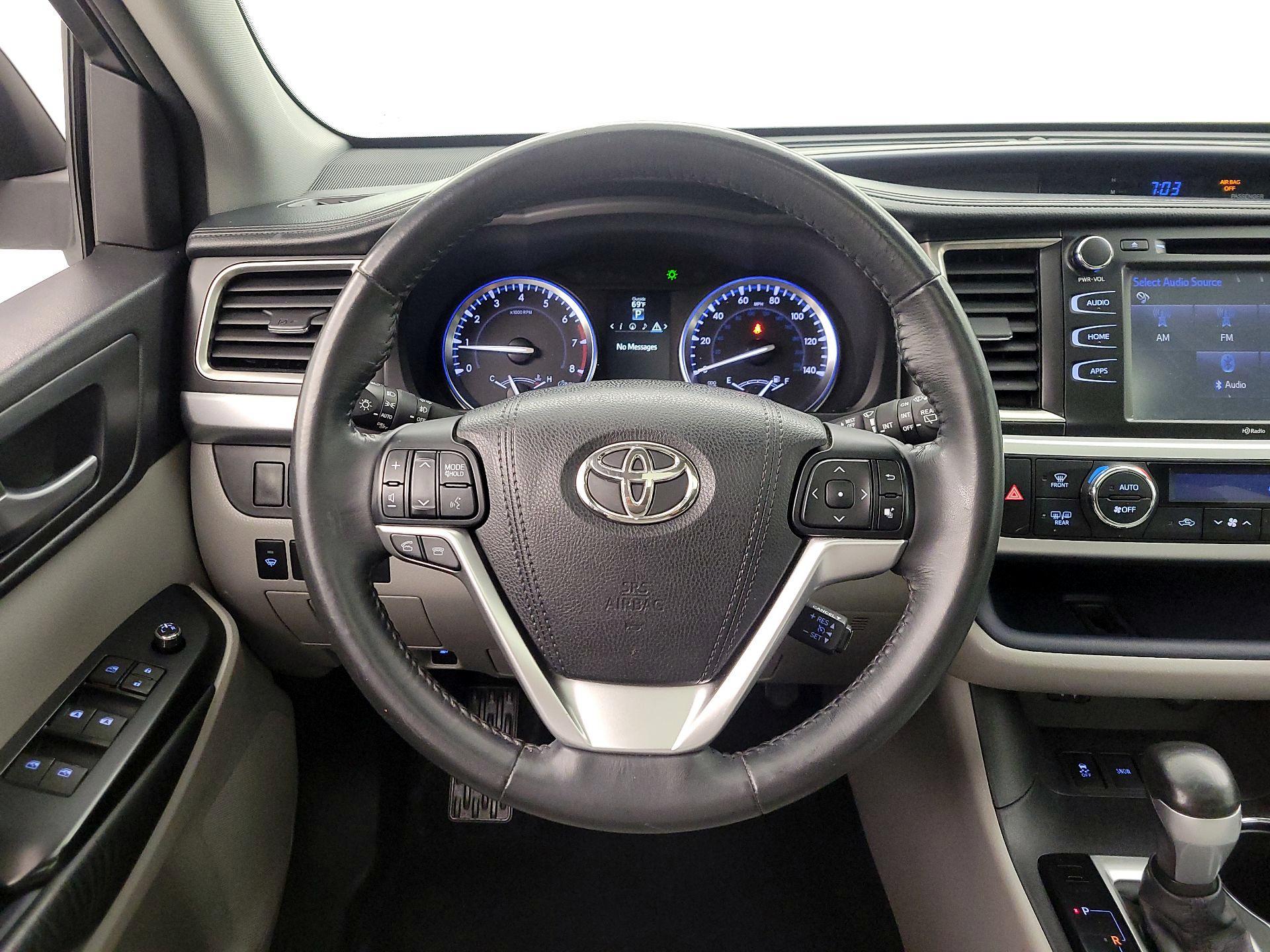 Thumbnail: 2015 Toyota Highlander - 10
