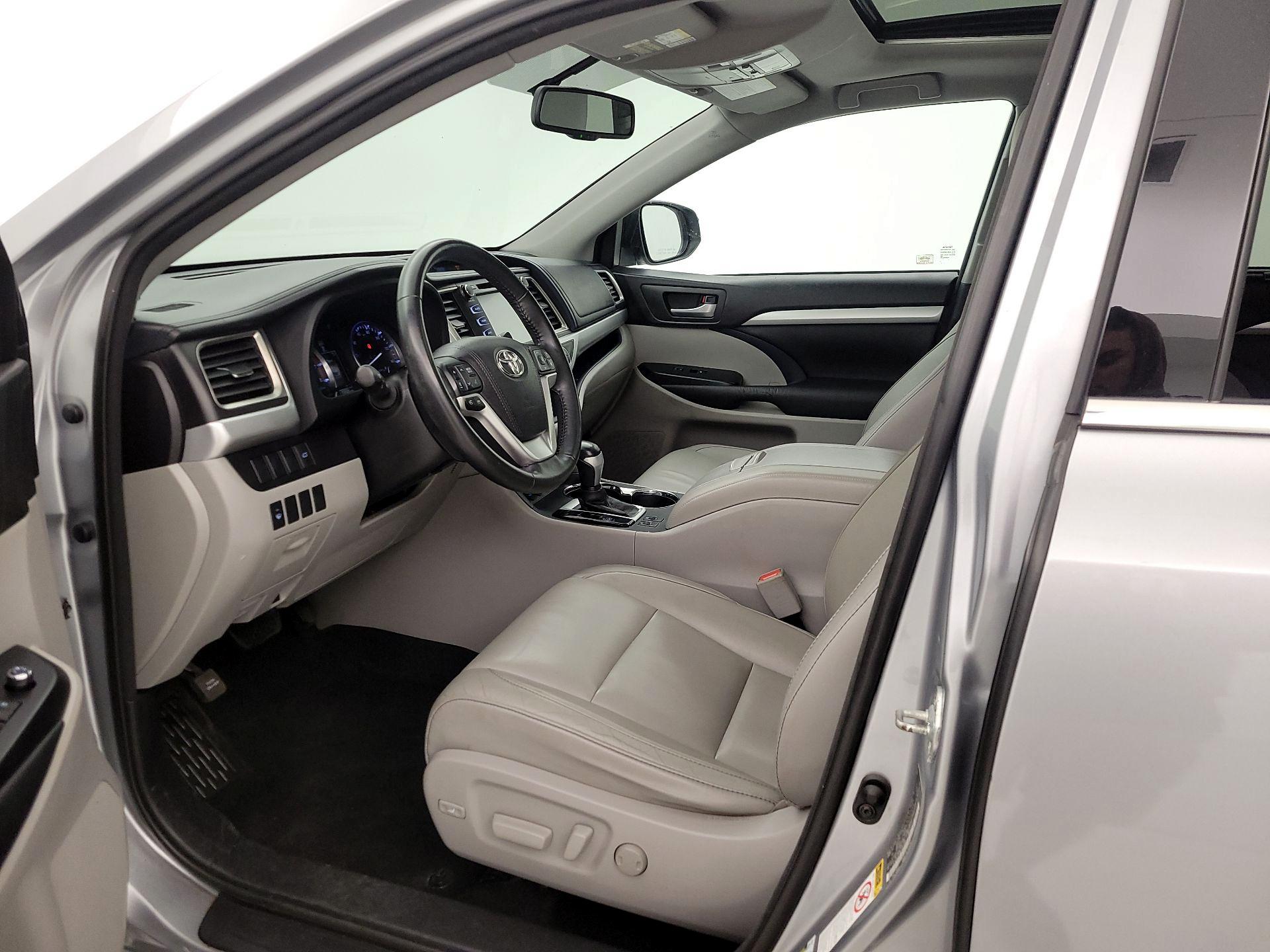 Thumbnail: 2015 Toyota Highlander - 11