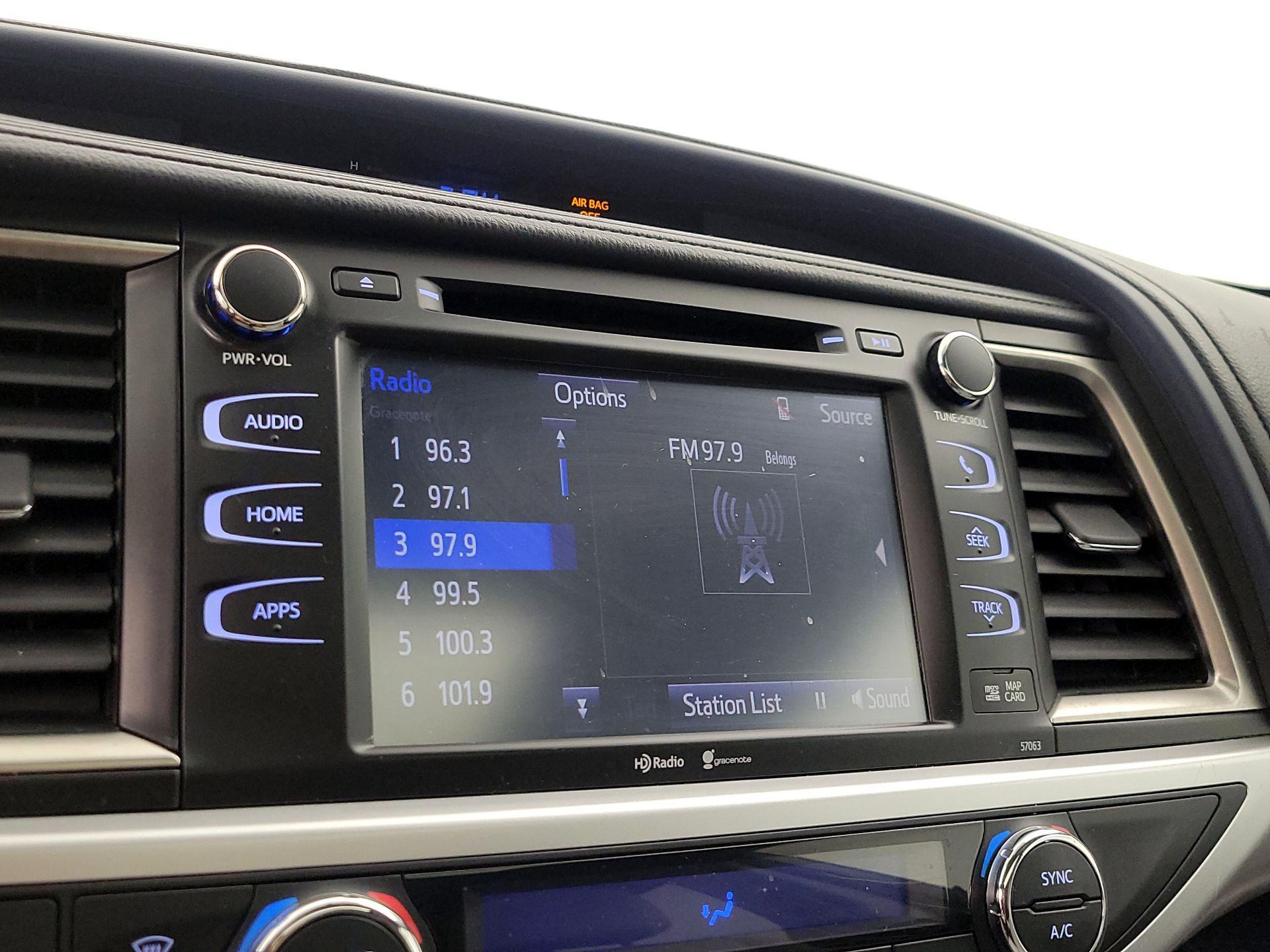 Thumbnail: 2015 Toyota Highlander - 15