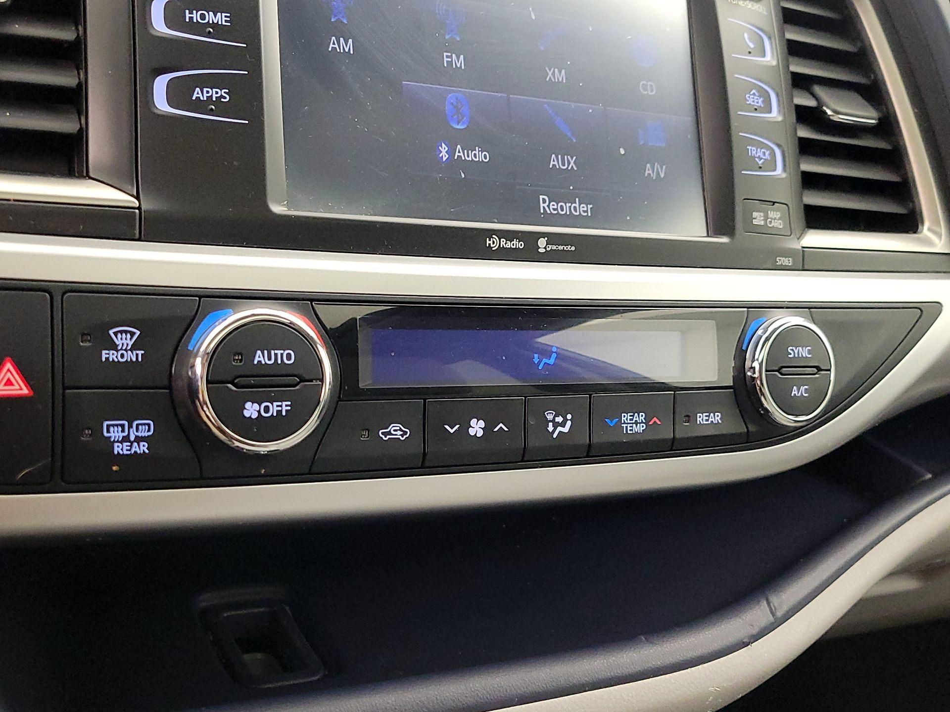 Thumbnail: 2015 Toyota Highlander - 16