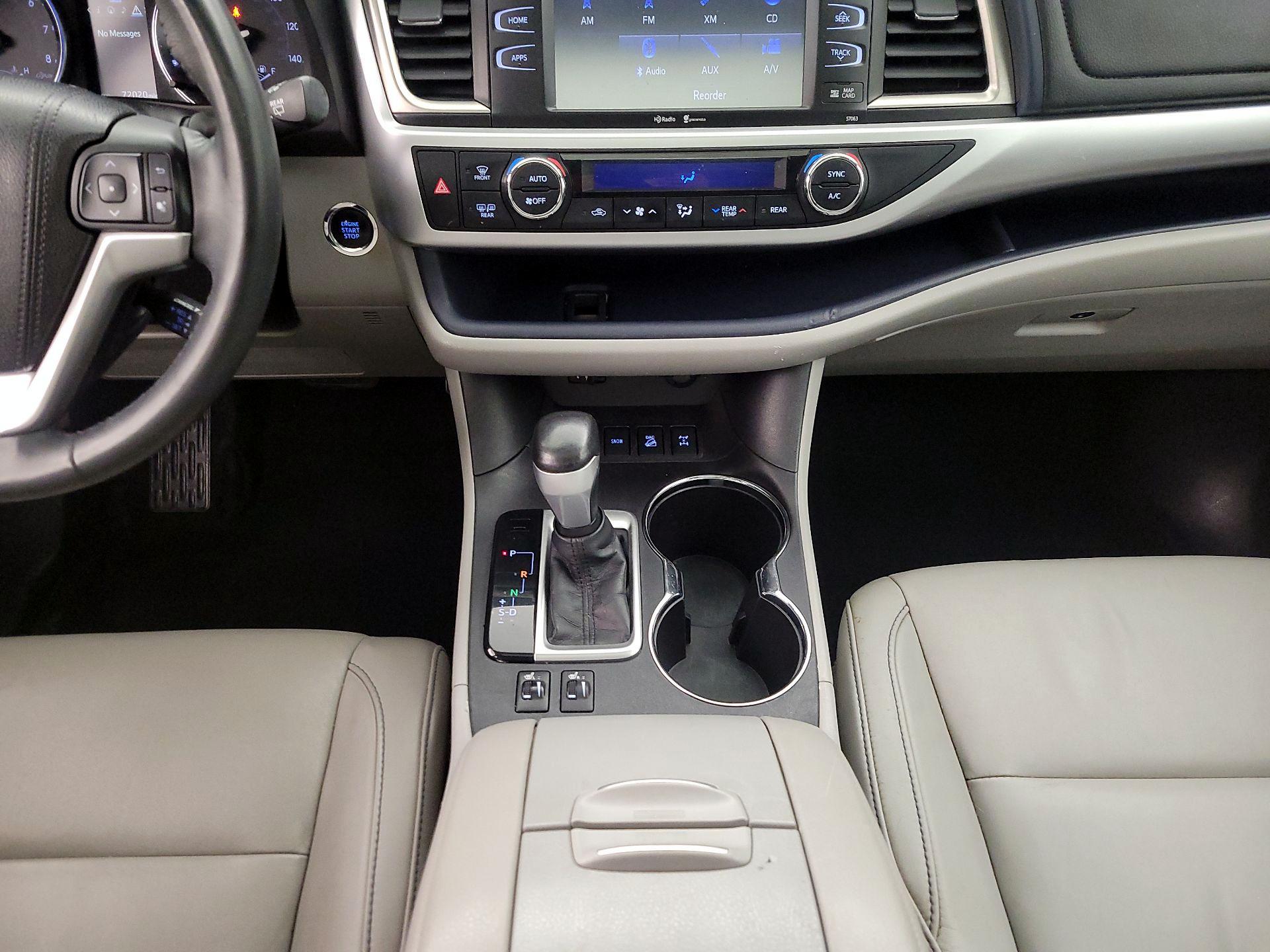 Thumbnail: 2015 Toyota Highlander - 17
