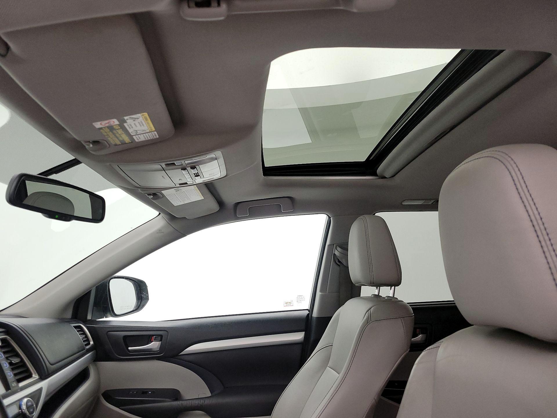 Thumbnail: 2015 Toyota Highlander - 19