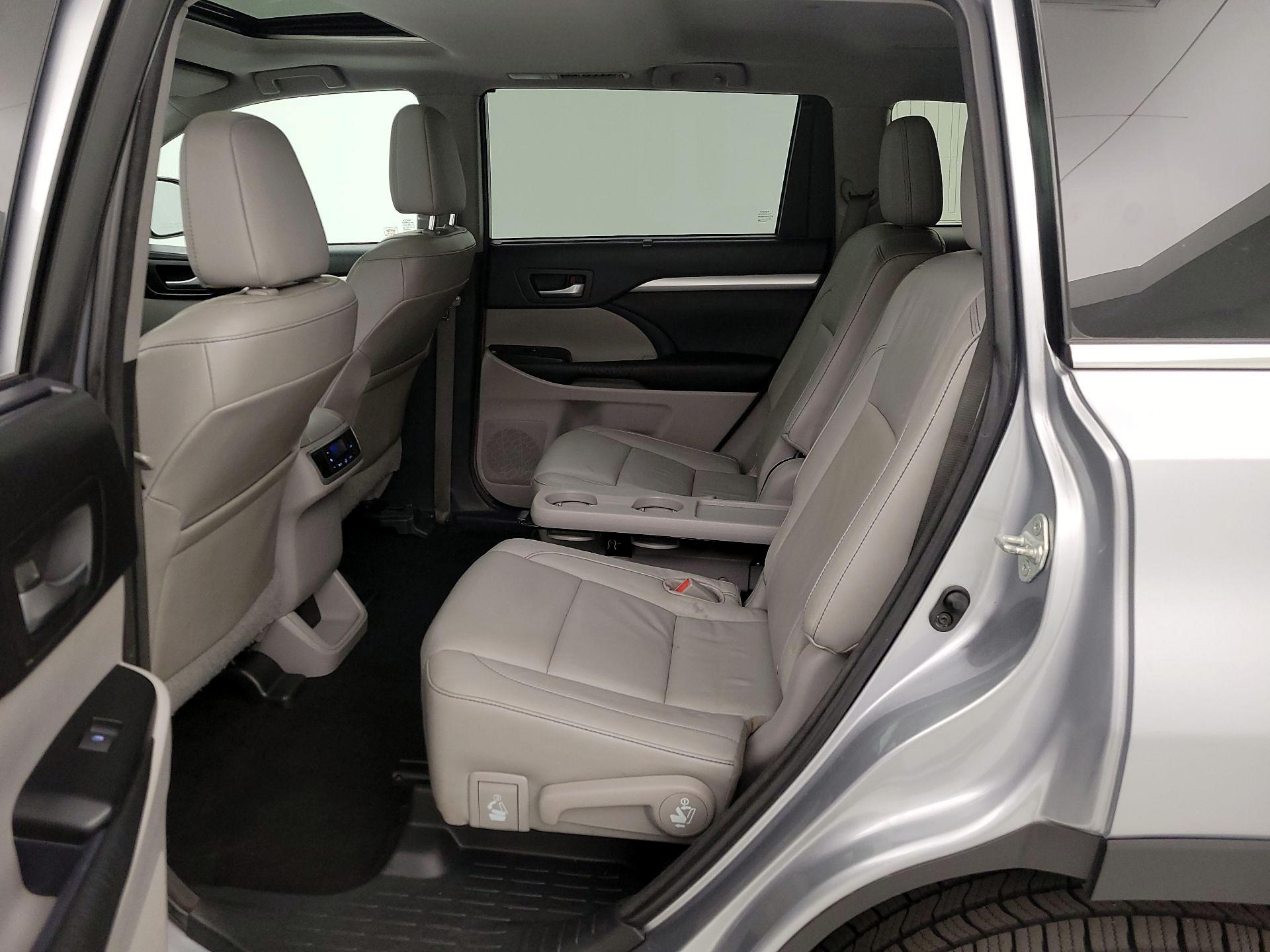 Thumbnail: 2015 Toyota Highlander - 20
