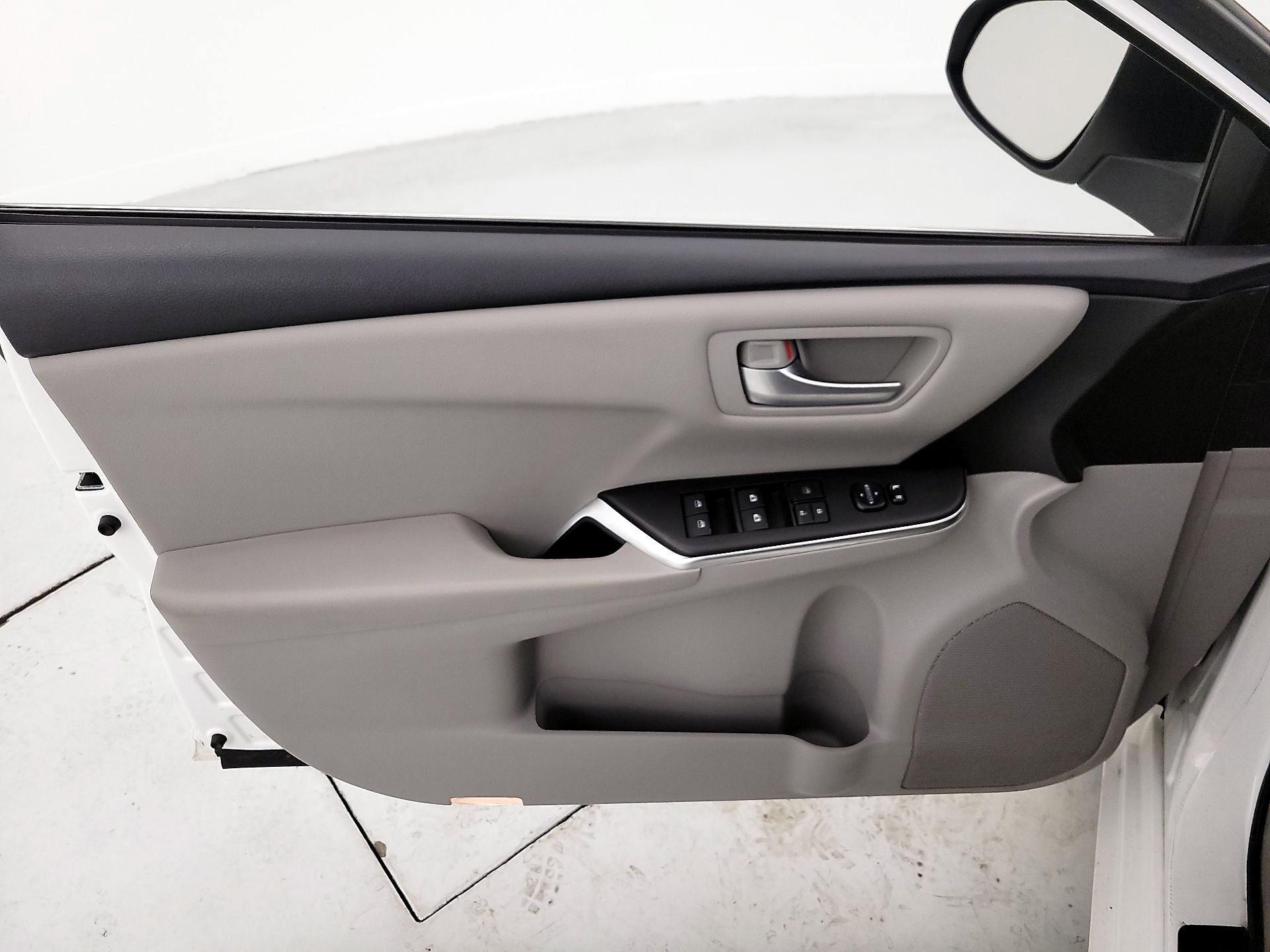 Thumbnail: 2017 Toyota Camry - 12
