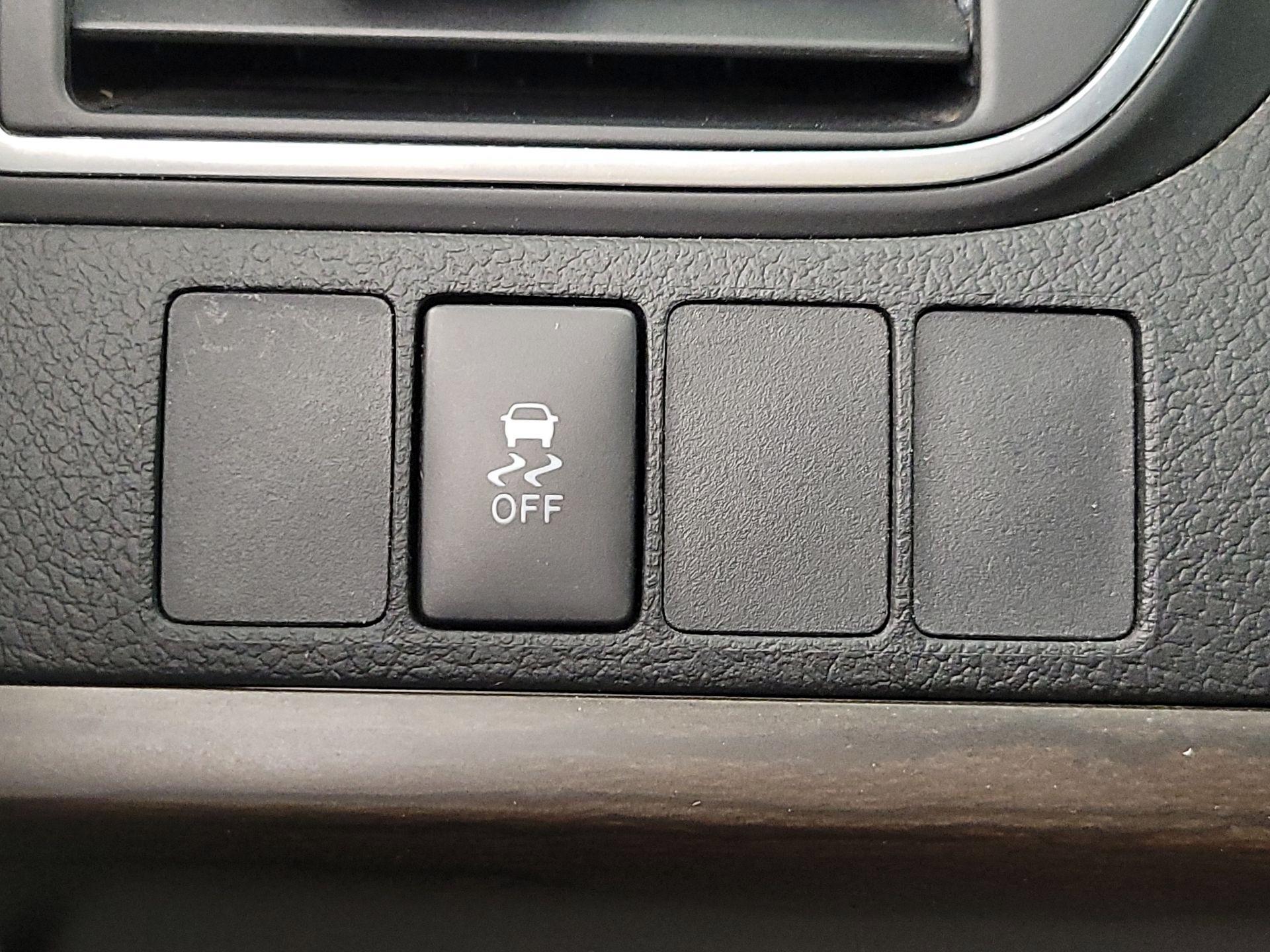 Thumbnail: 2017 Toyota Camry - 13