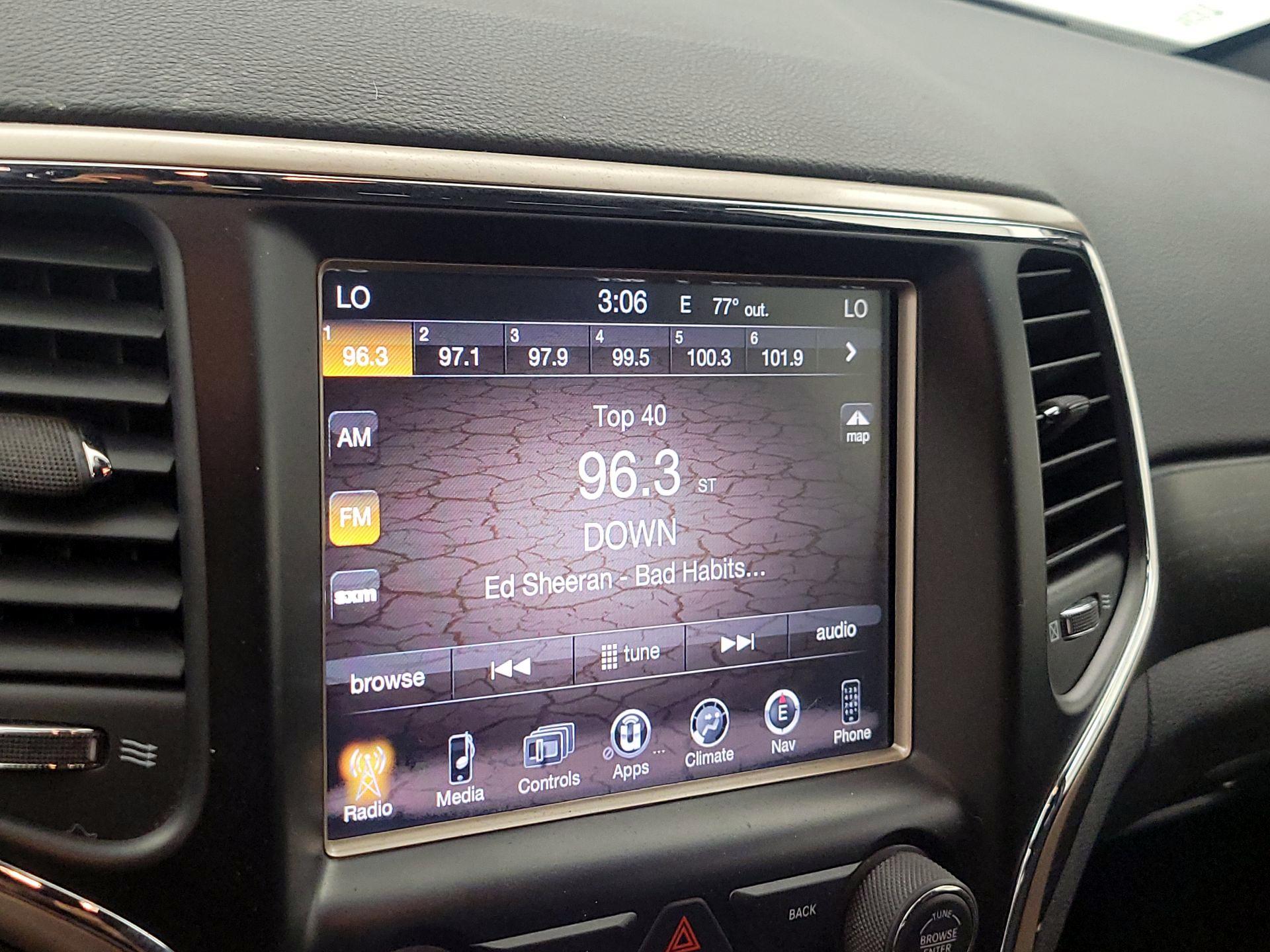 Thumbnail: 2015 Jeep Grand Cherokee - 16