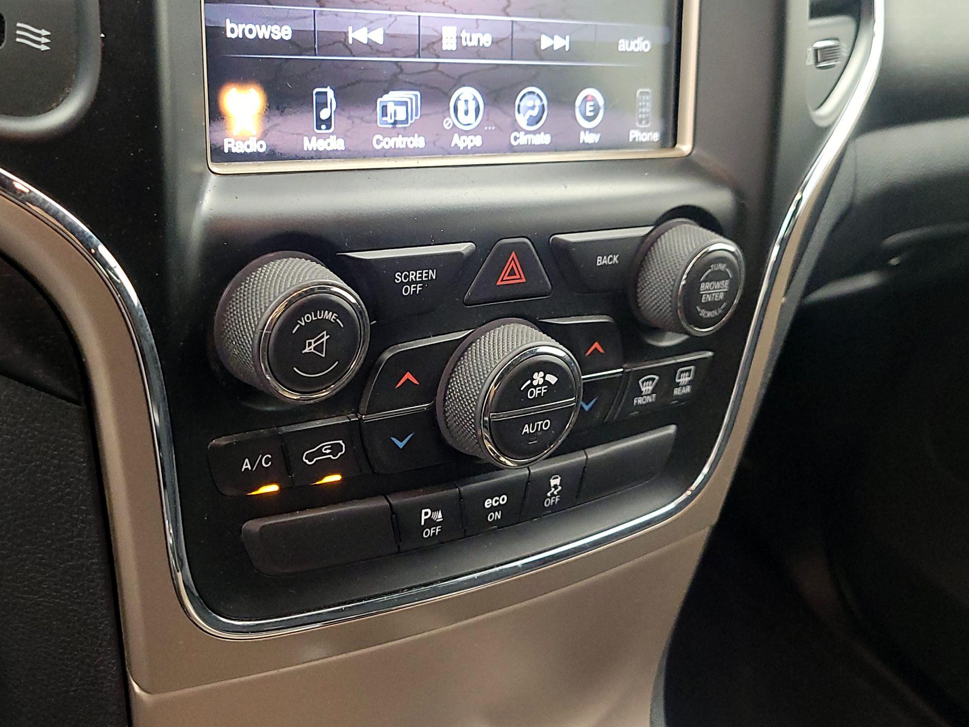 Thumbnail: 2015 Jeep Grand Cherokee - 17