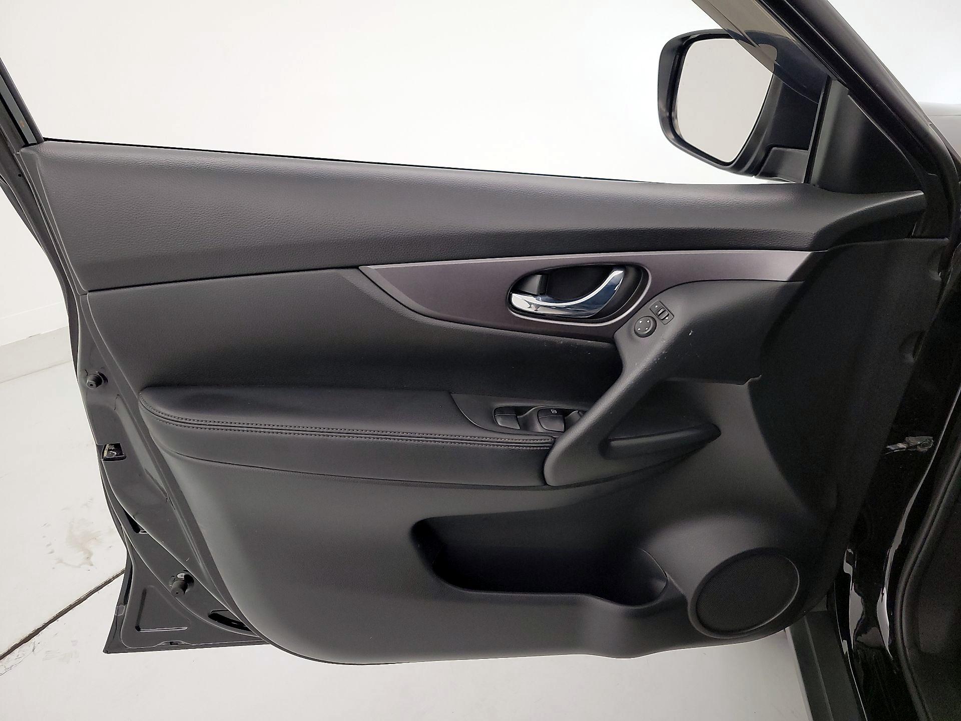 Thumbnail: 2016 Nissan Rogue - 12