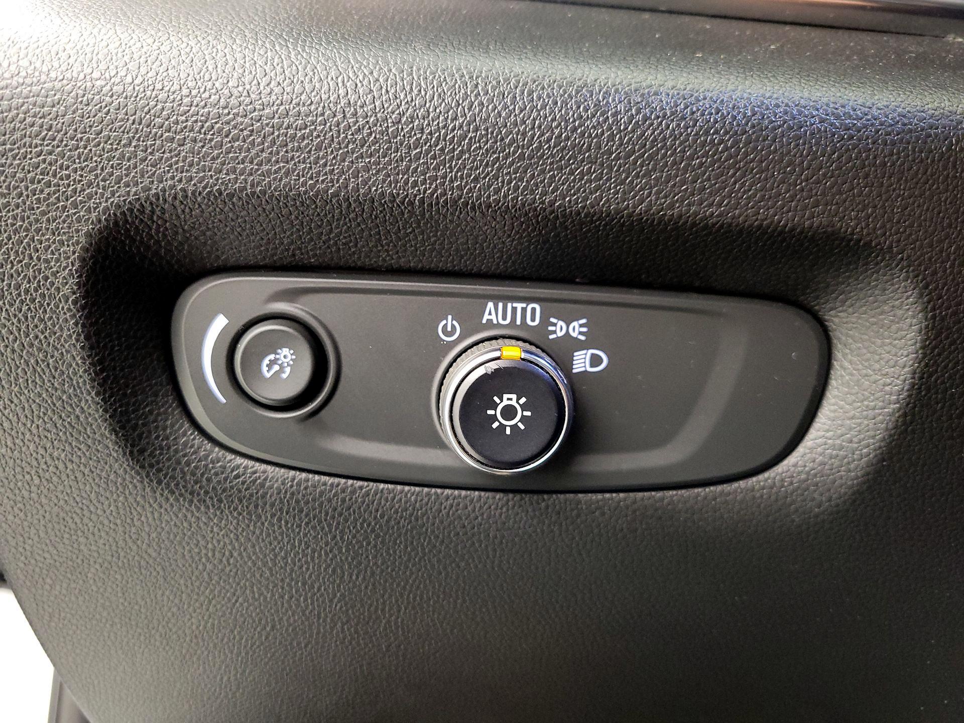 Thumbnail: 2021 Chevrolet Traverse - 13