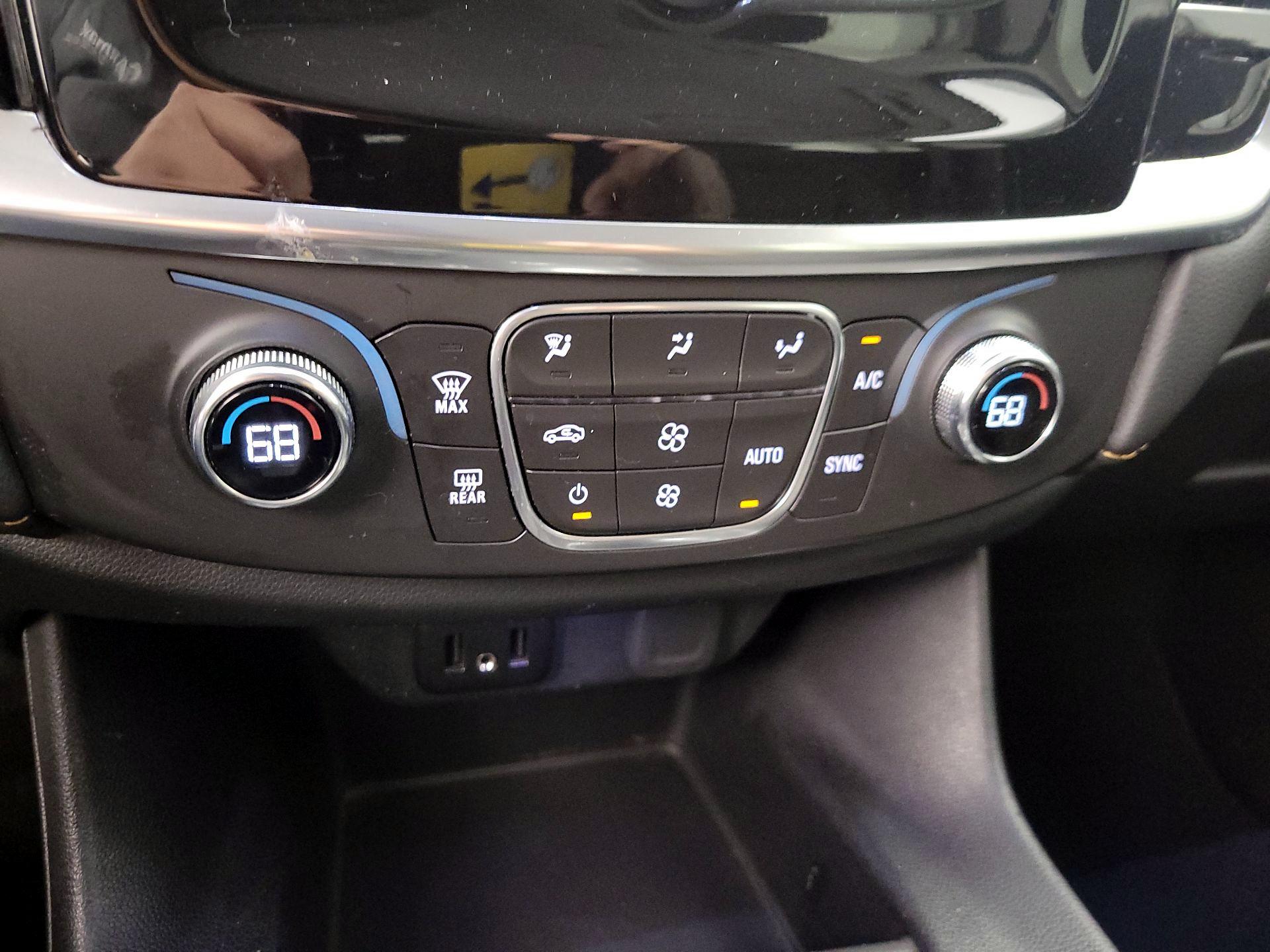 Thumbnail: 2021 Chevrolet Traverse - 16