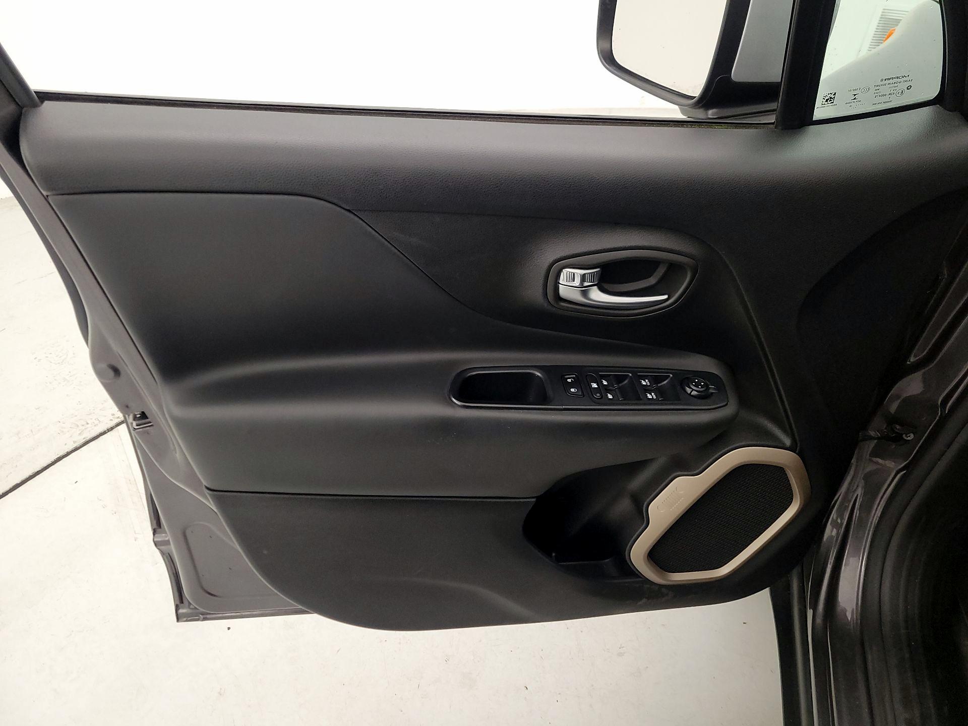 Thumbnail: 2016 Jeep Renegade - 12