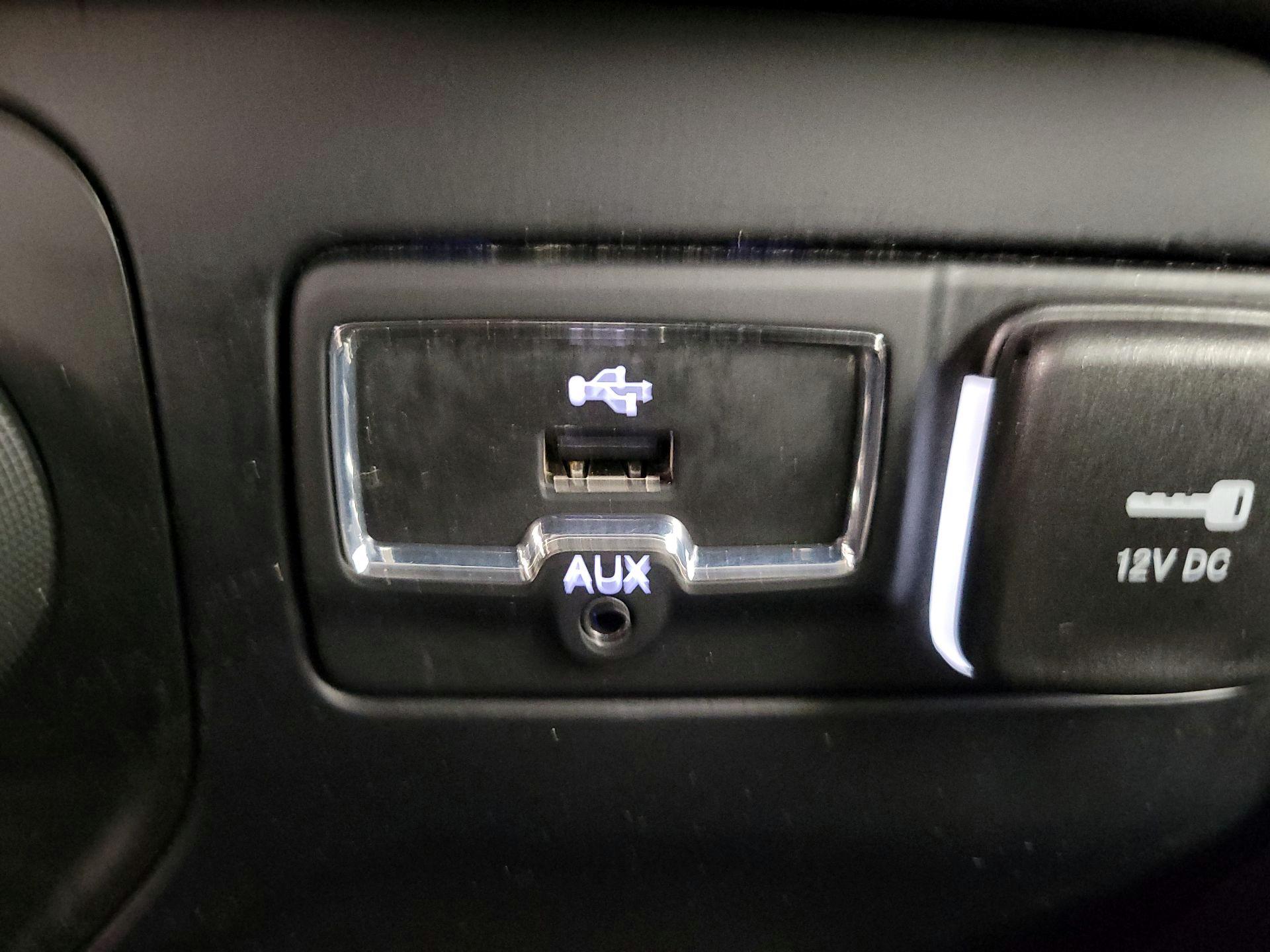 Thumbnail: 2016 Jeep Renegade - 19