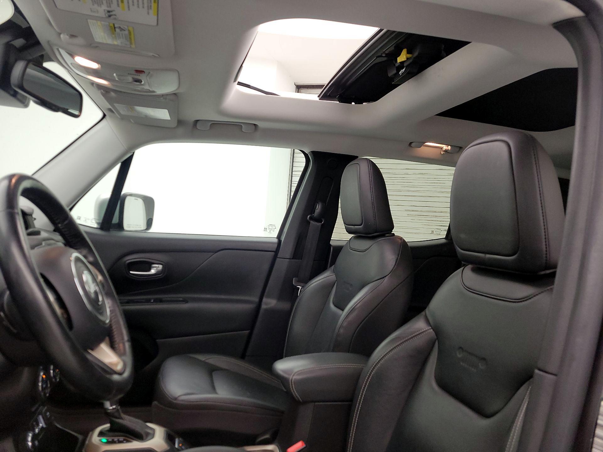 Thumbnail: 2016 Jeep Renegade - 20