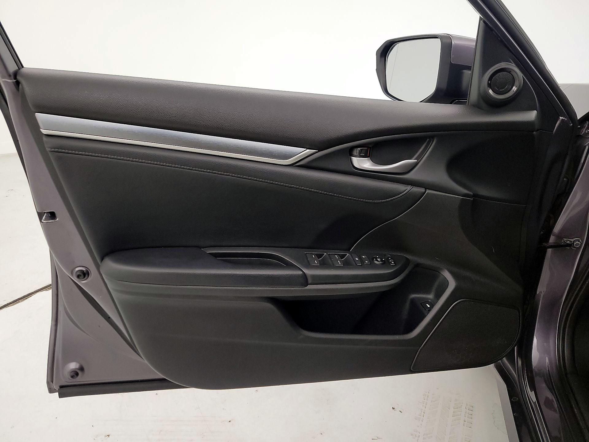 Thumbnail: 2016 Honda Civic - 12