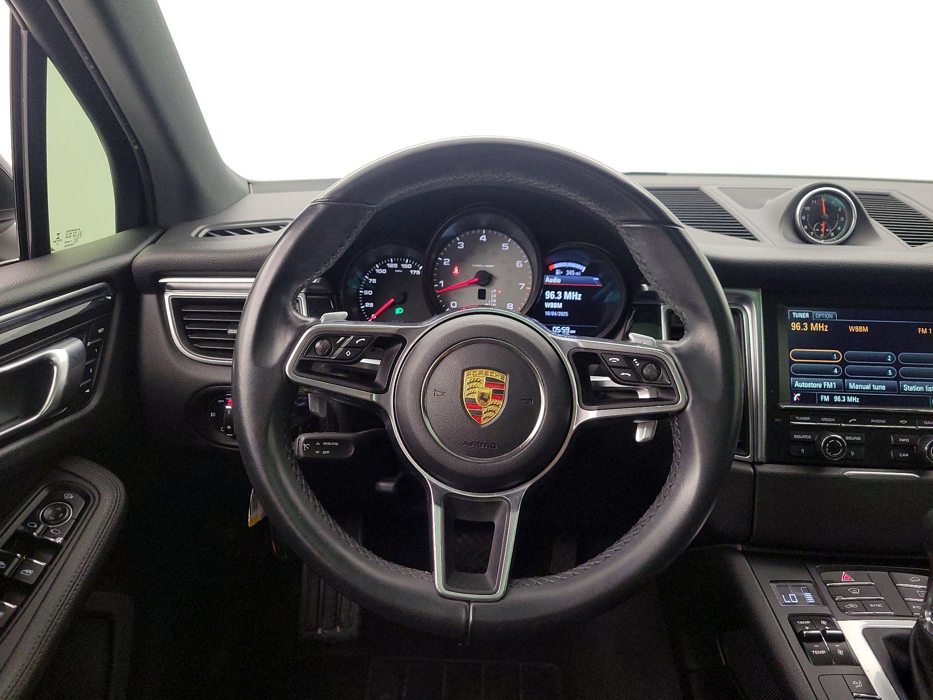 Thumbnail: 2015 Porsche Macan - 10