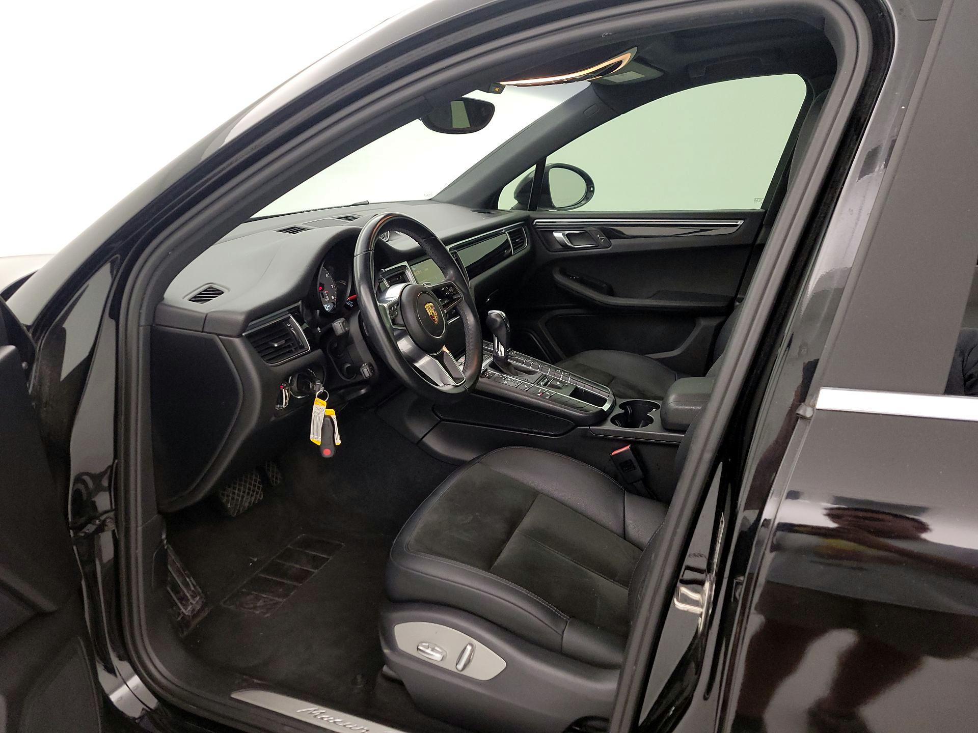 Thumbnail: 2015 Porsche Macan - 11