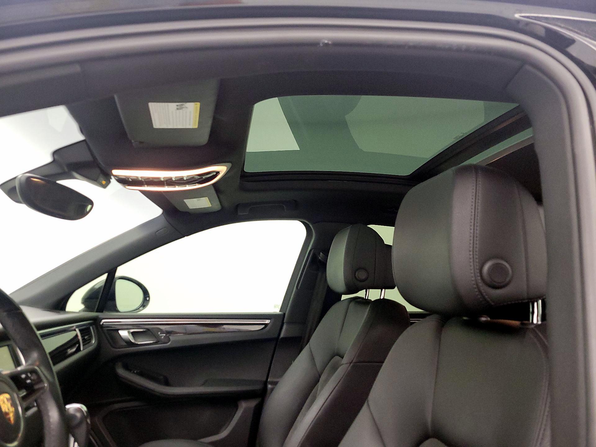 Thumbnail: 2015 Porsche Macan - 19