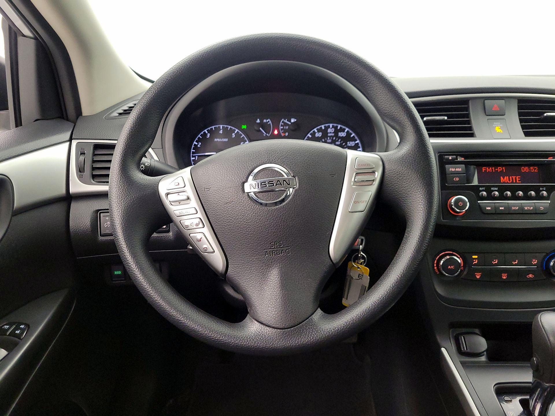 Thumbnail: 2017 Nissan Sentra - 10