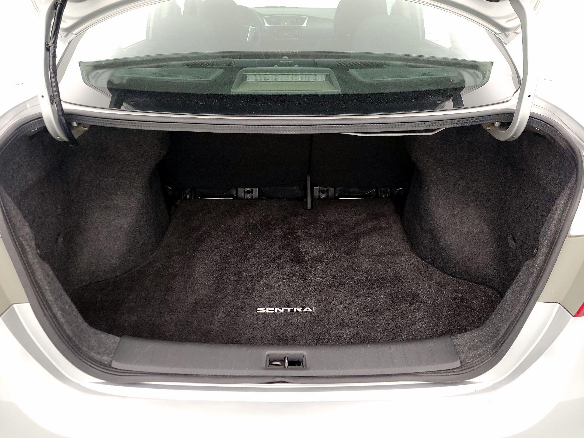 Thumbnail: 2017 Nissan Sentra - 18