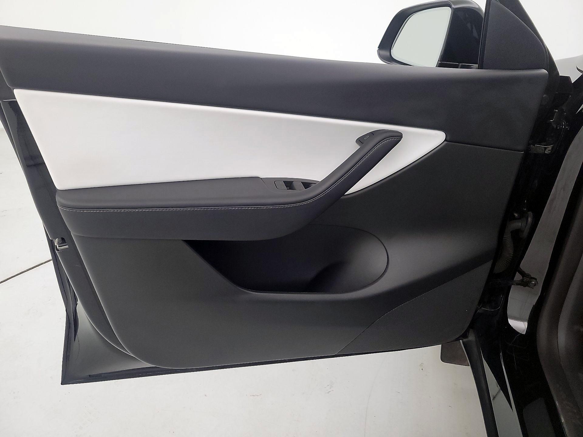 Thumbnail: 2022 Tesla Model Y - 12