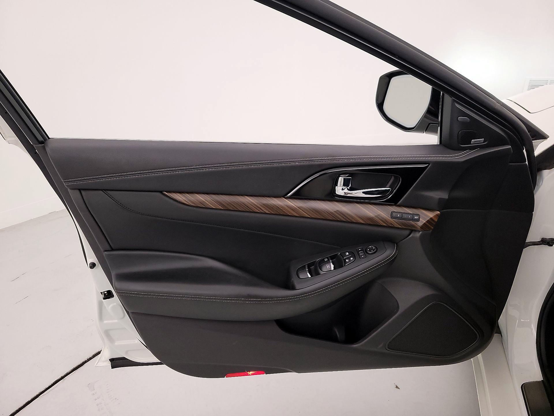 Thumbnail: 2017 Nissan Maxima - 12