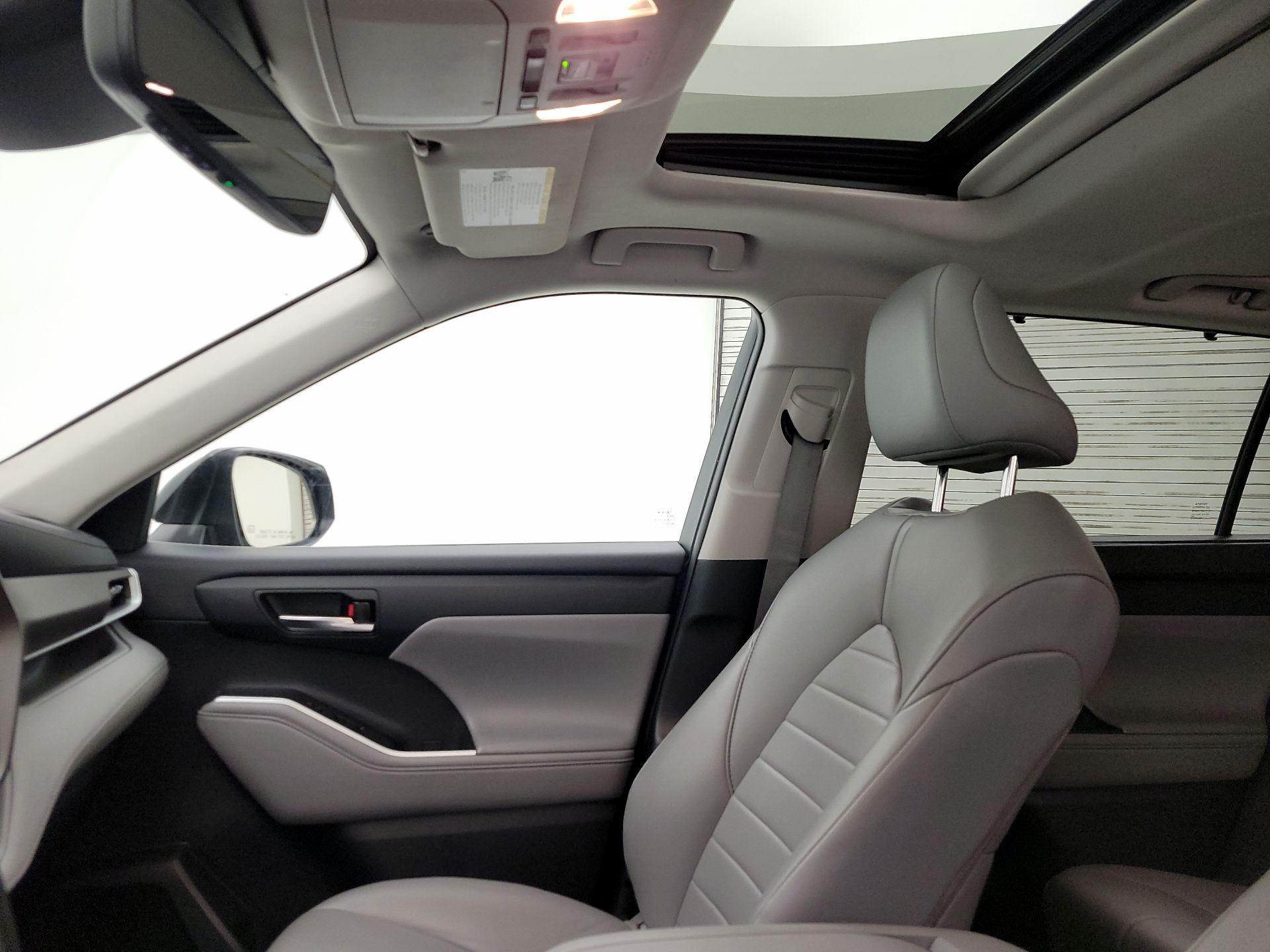 Thumbnail: 2021 Toyota Highlander - 19