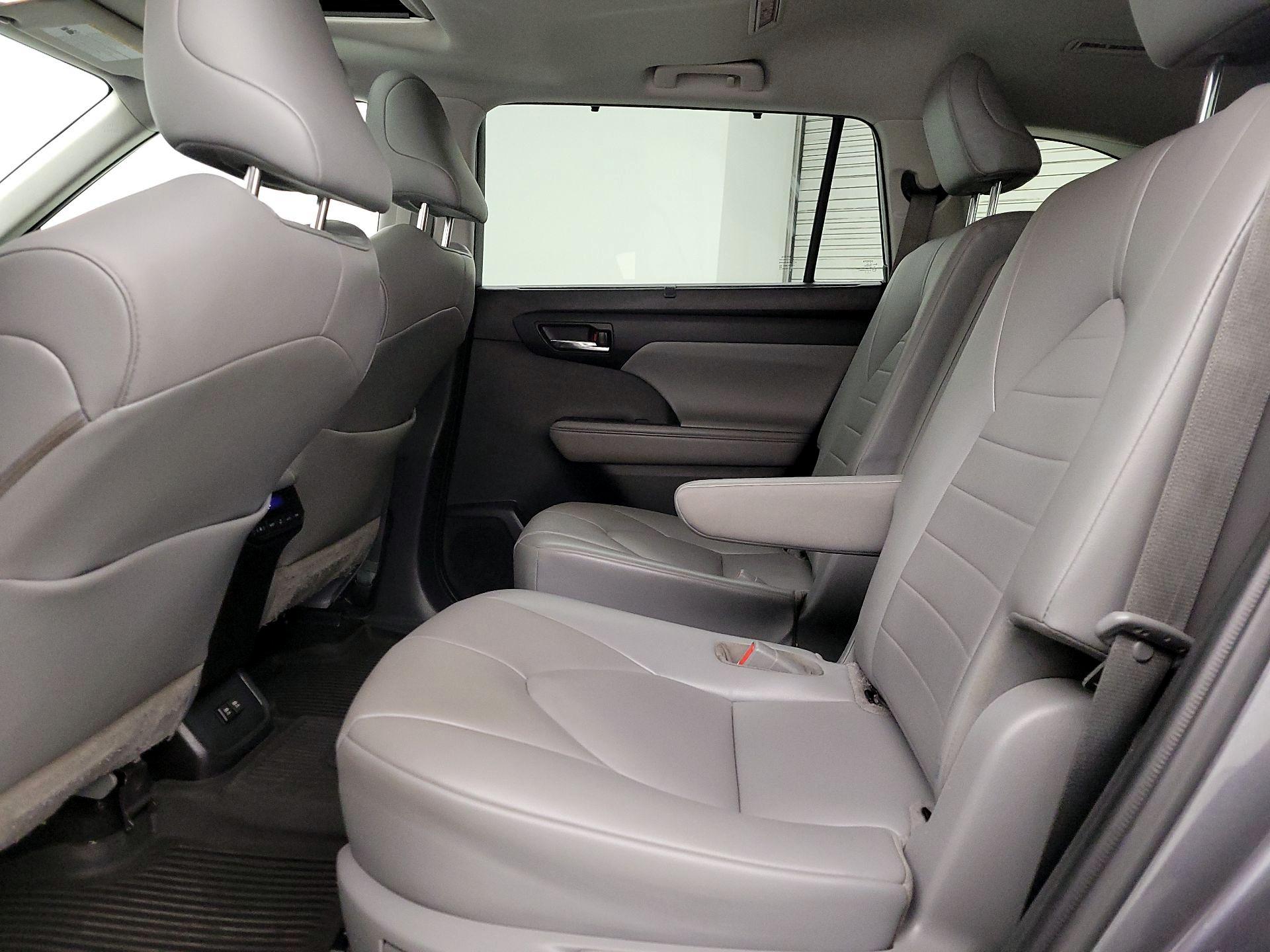 Thumbnail: 2021 Toyota Highlander - 20