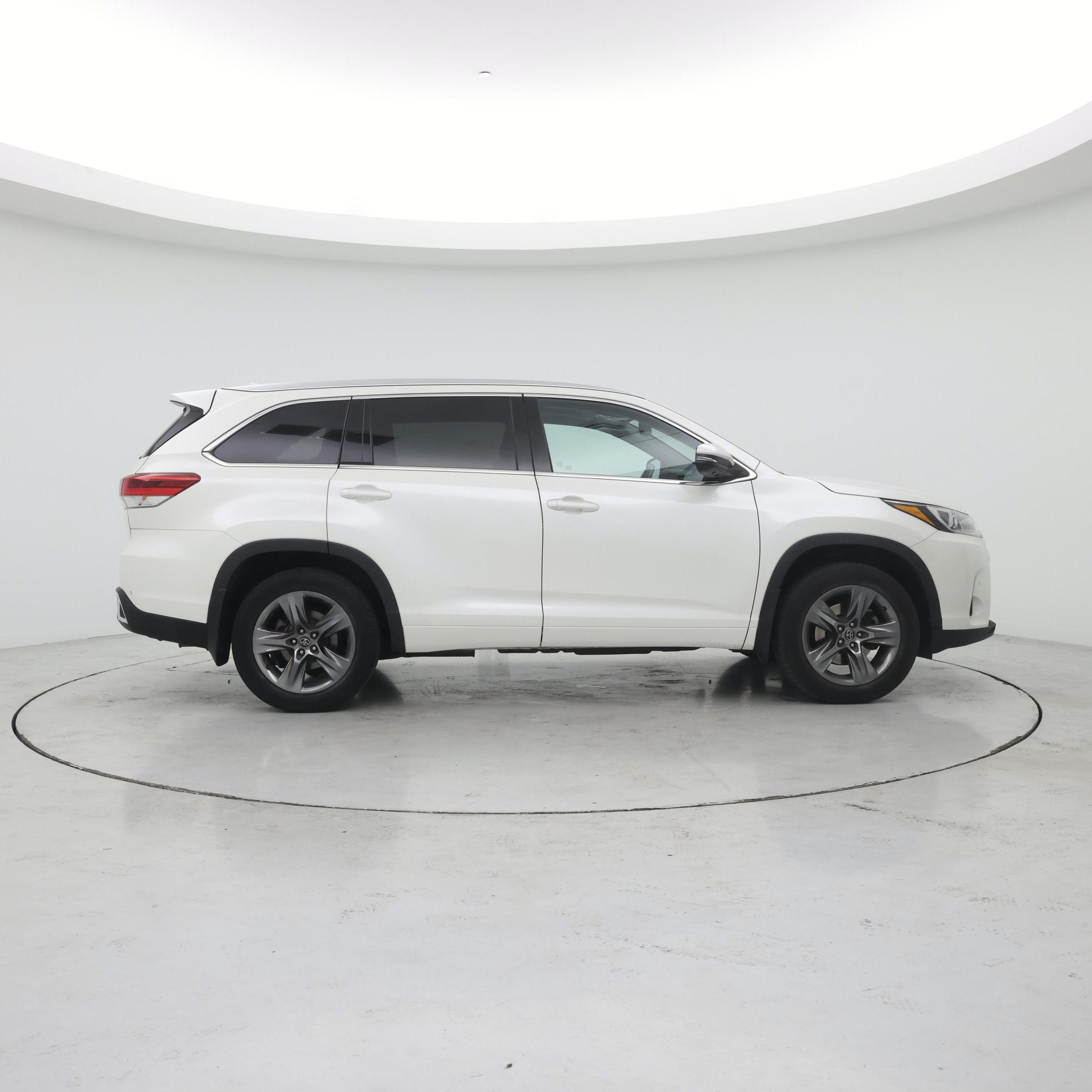 Thumbnail: 2018 Toyota Highlander - 7