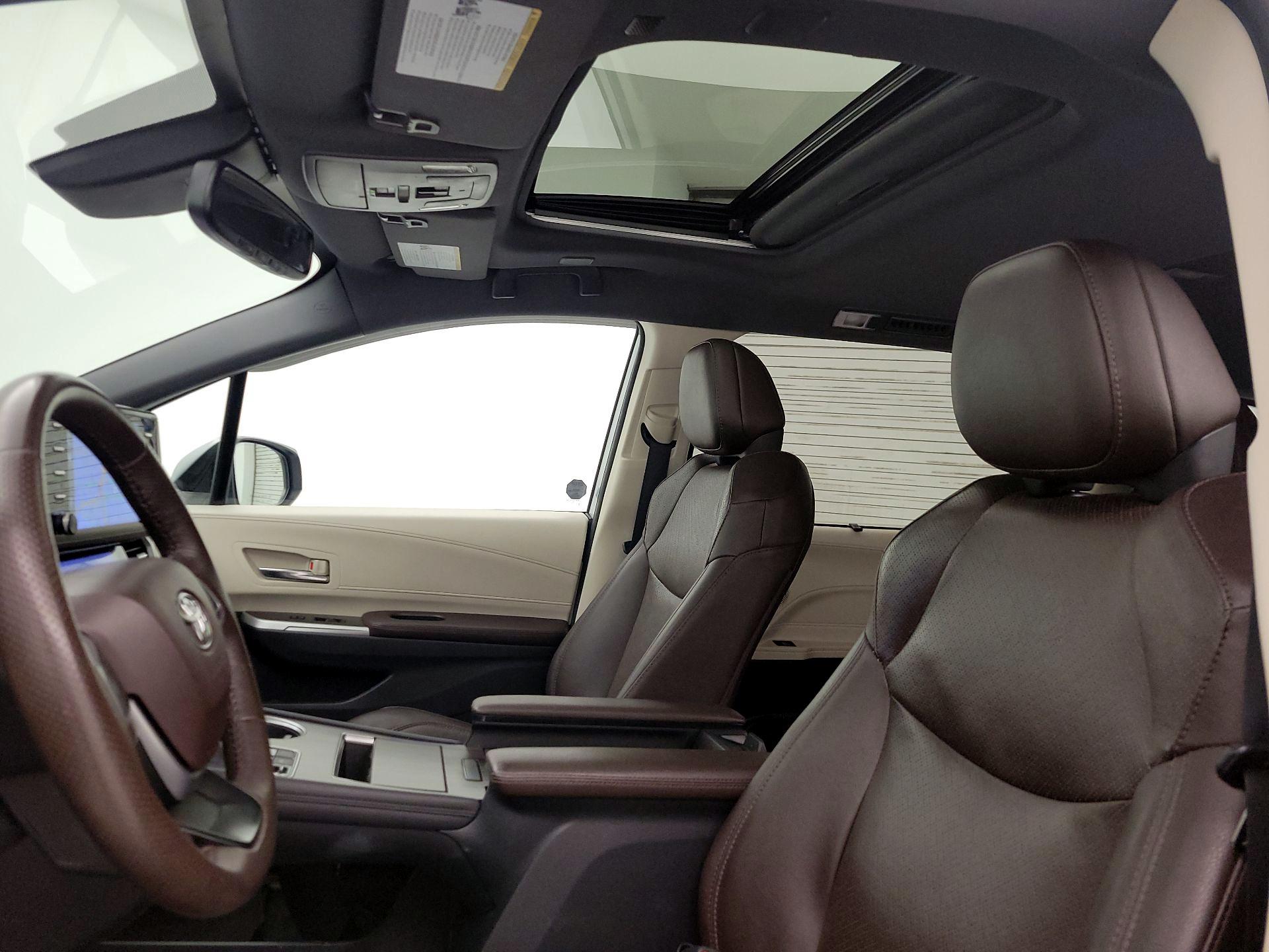 Thumbnail: 2021 Toyota Sienna - 20